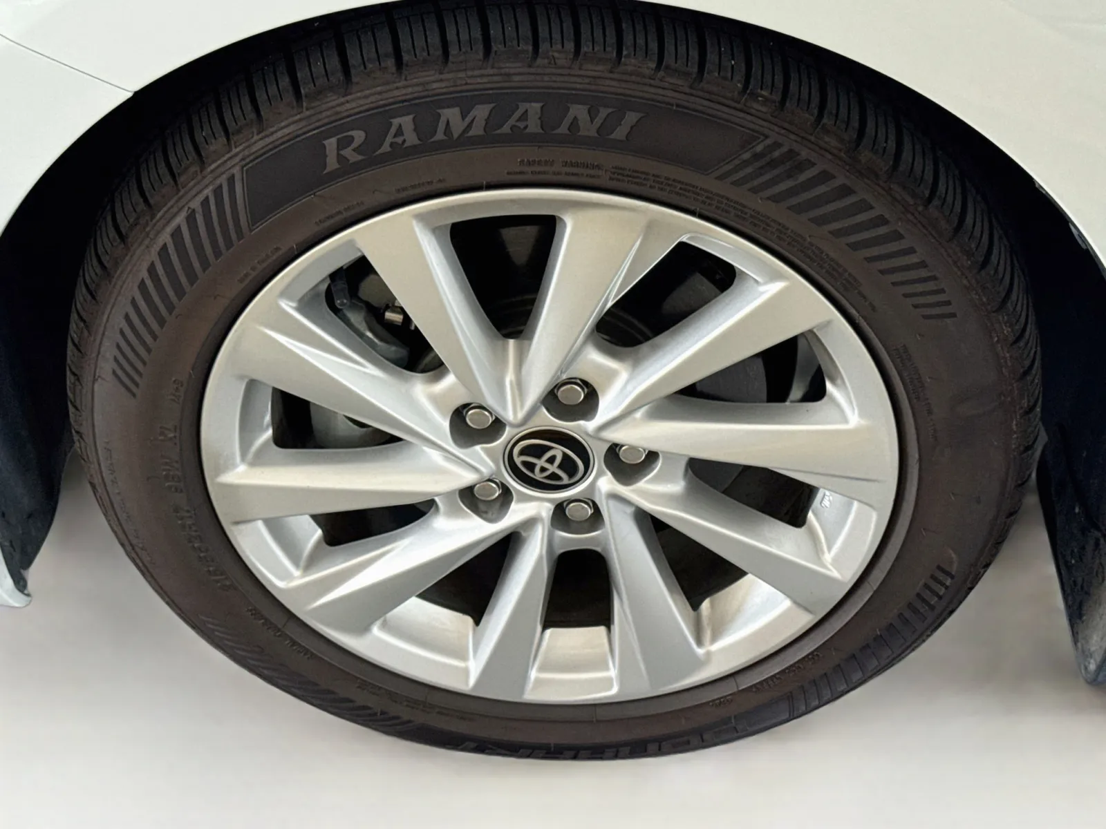 Toyota Camry photo 18