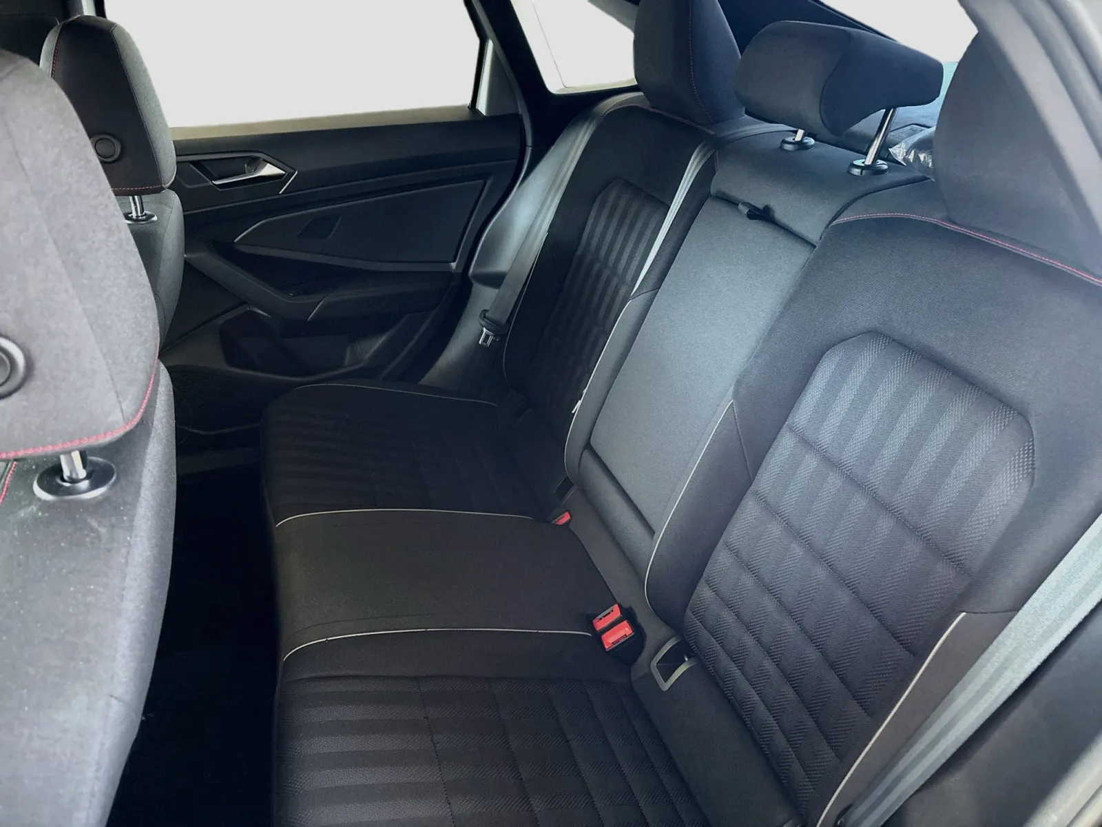 Volkswagen Jetta GLI photo 16