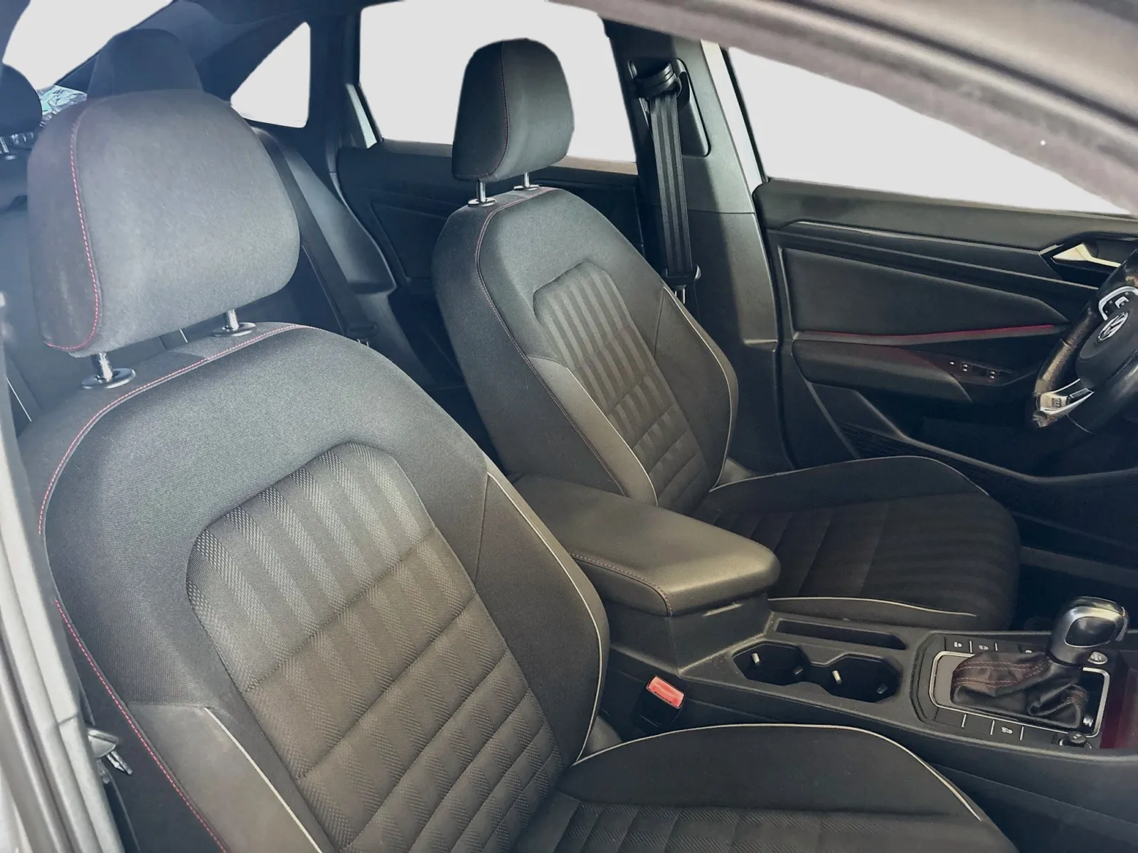 Volkswagen Jetta GLI photo 19