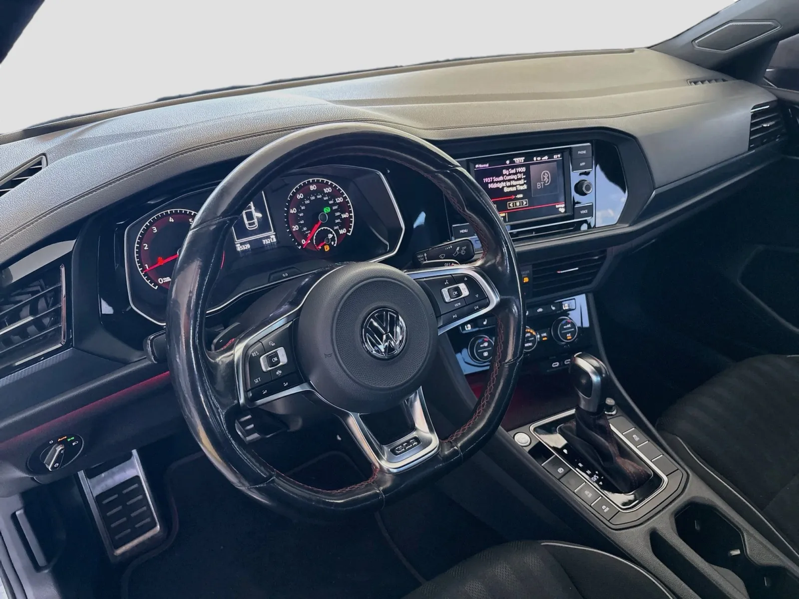 Volkswagen Jetta GLI photo 7