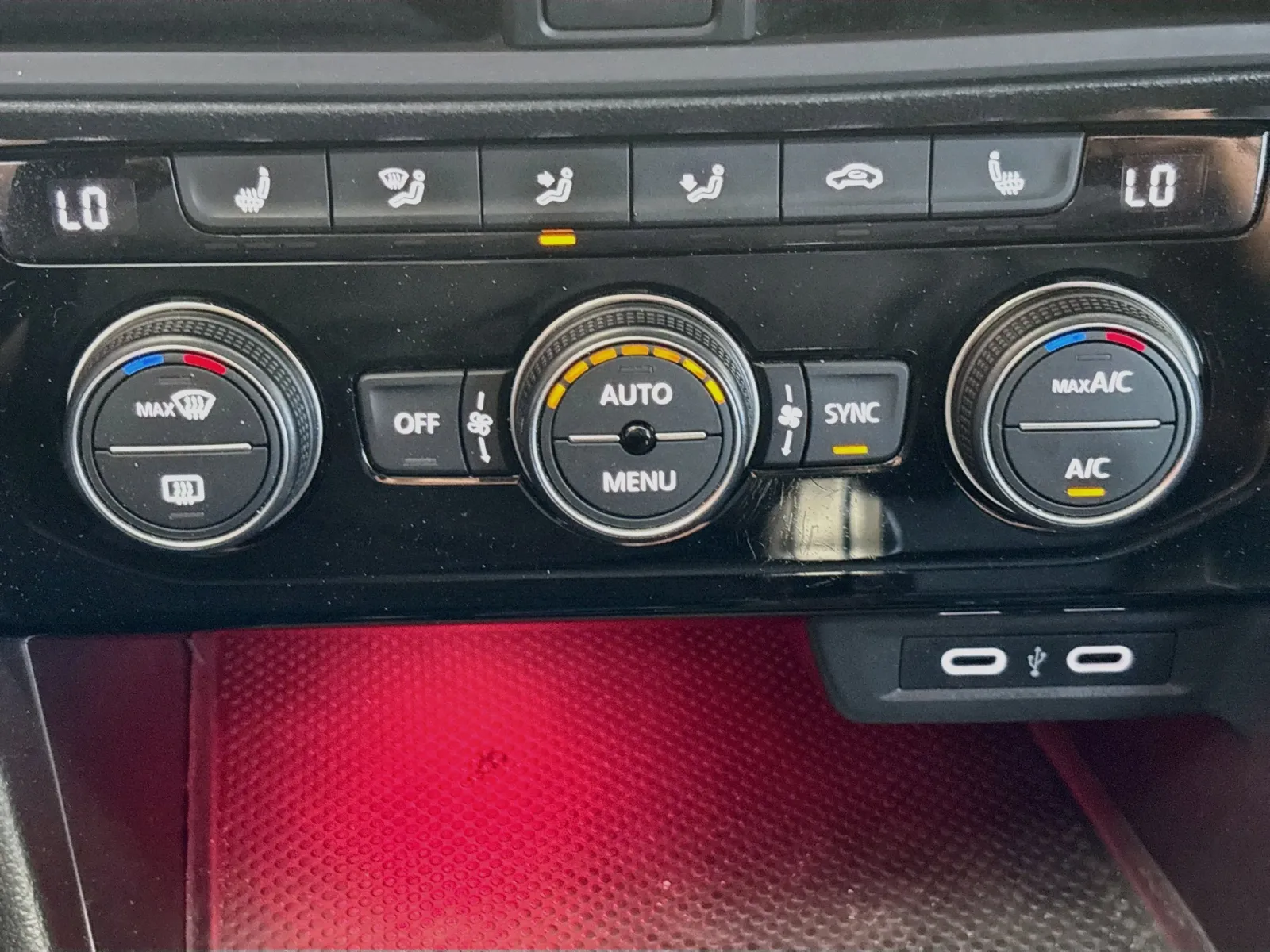 Volkswagen Jetta GLI photo 11