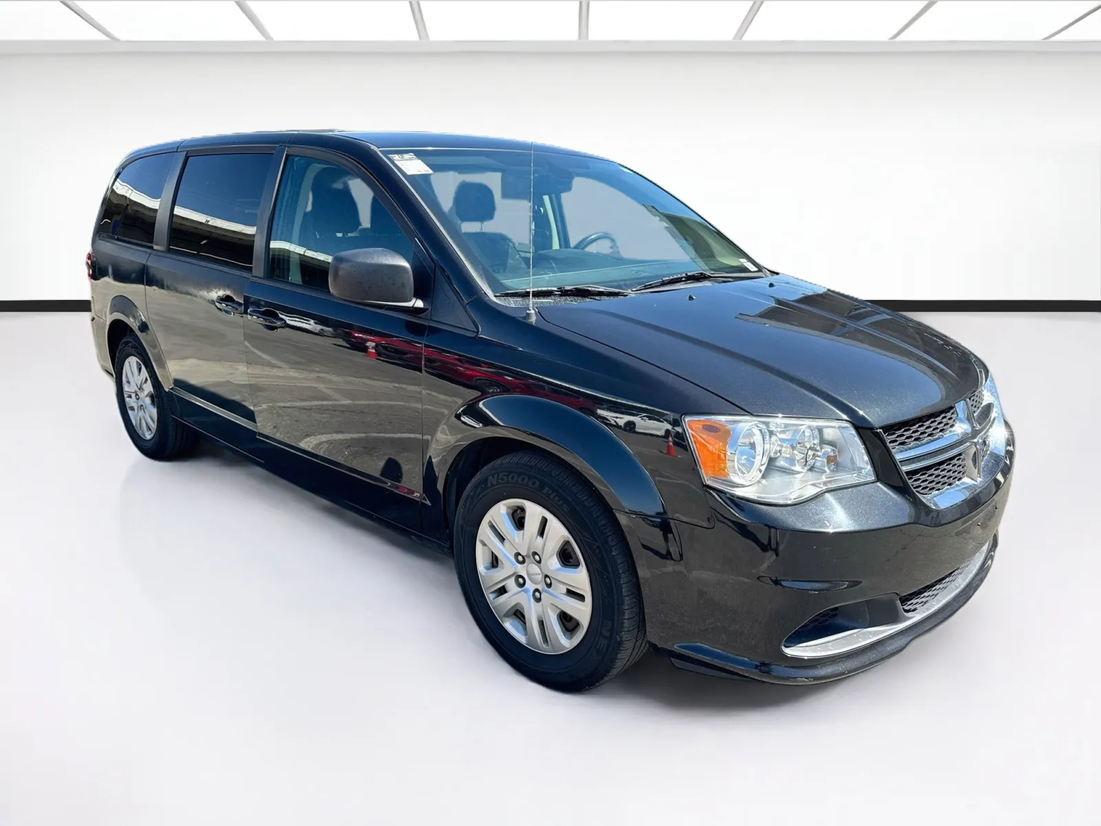 Dodge Grand Caravan photo 3