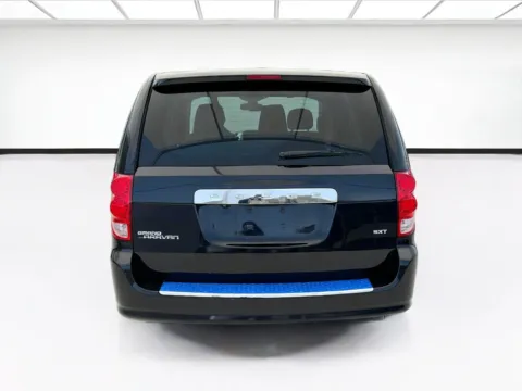 More photos of 2018 Dodge Grand Caravan SE at KarGenie, CA