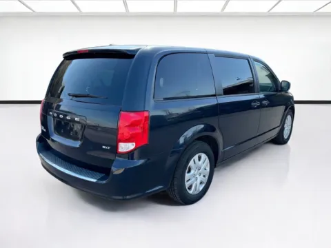 More photos of 2018 Dodge Grand Caravan SE at KarGenie, CA