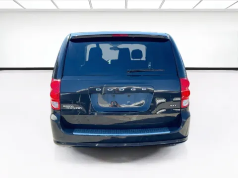 More photos of 2018 Dodge Grand Caravan SE at KarGenie, CA