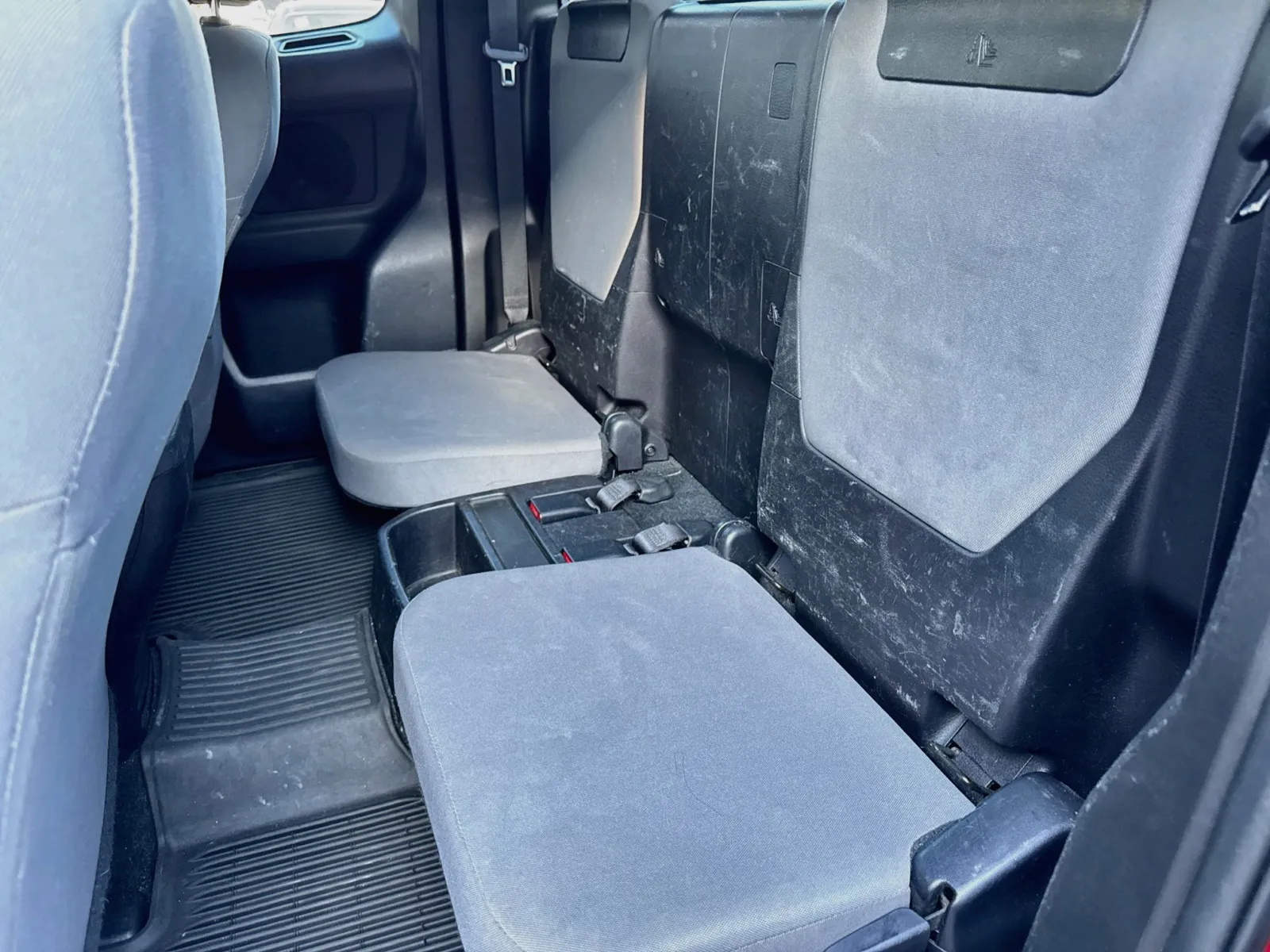 Toyota Tacoma photo 14
