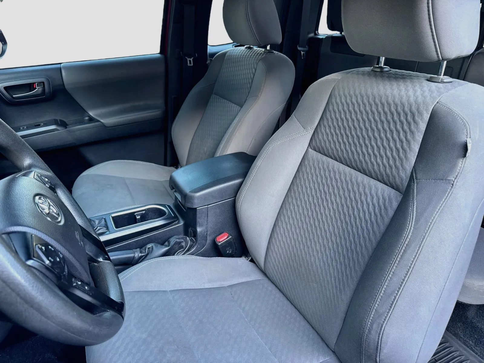 Toyota Tacoma photo 12