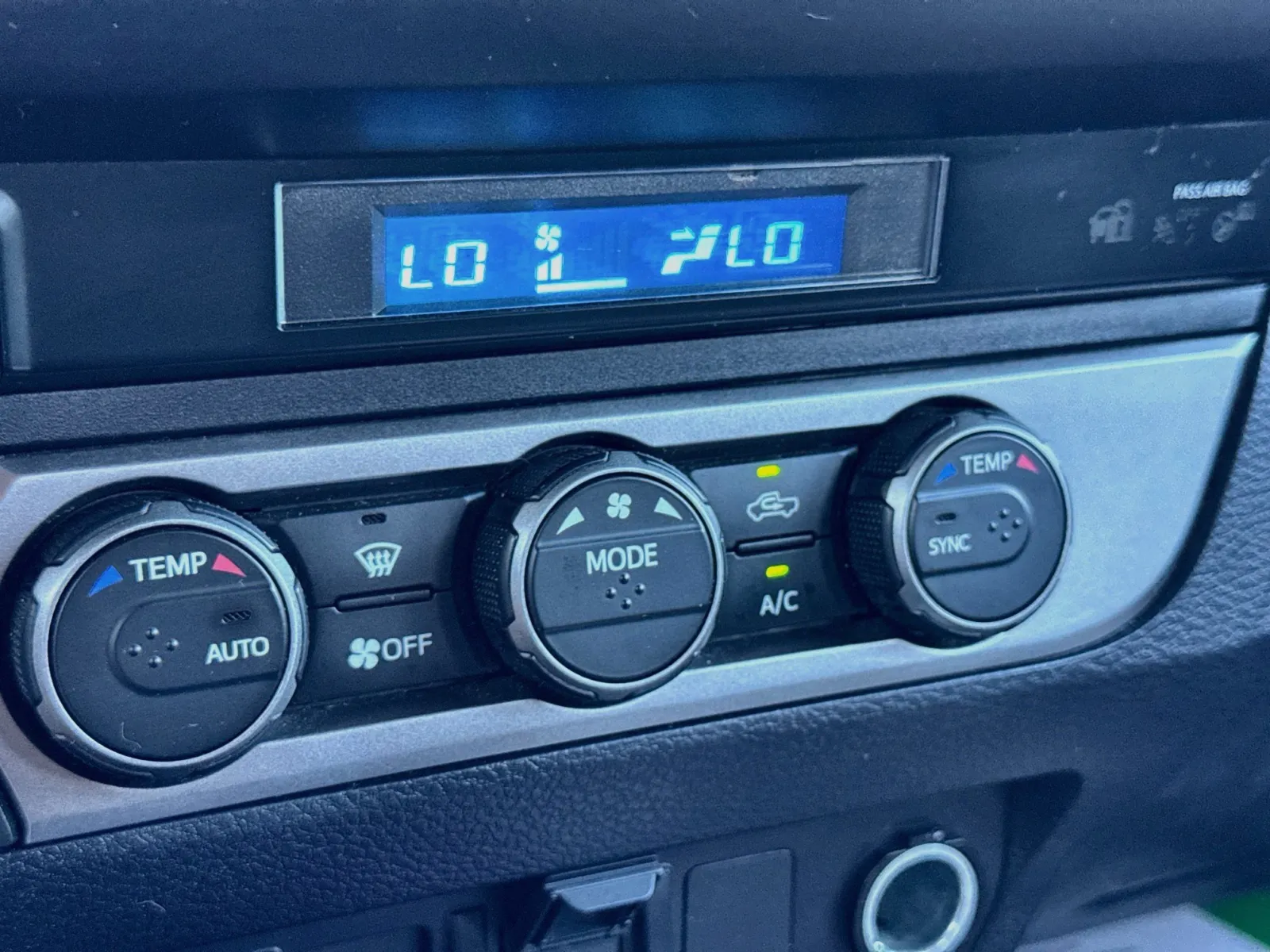 Toyota Tacoma photo 11