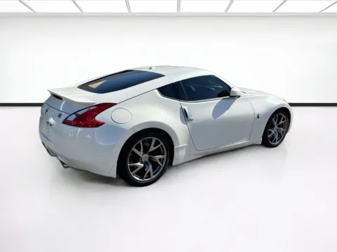 More photos of 2016 Nissan 370Z Sport Tech at KarGenie, CA
