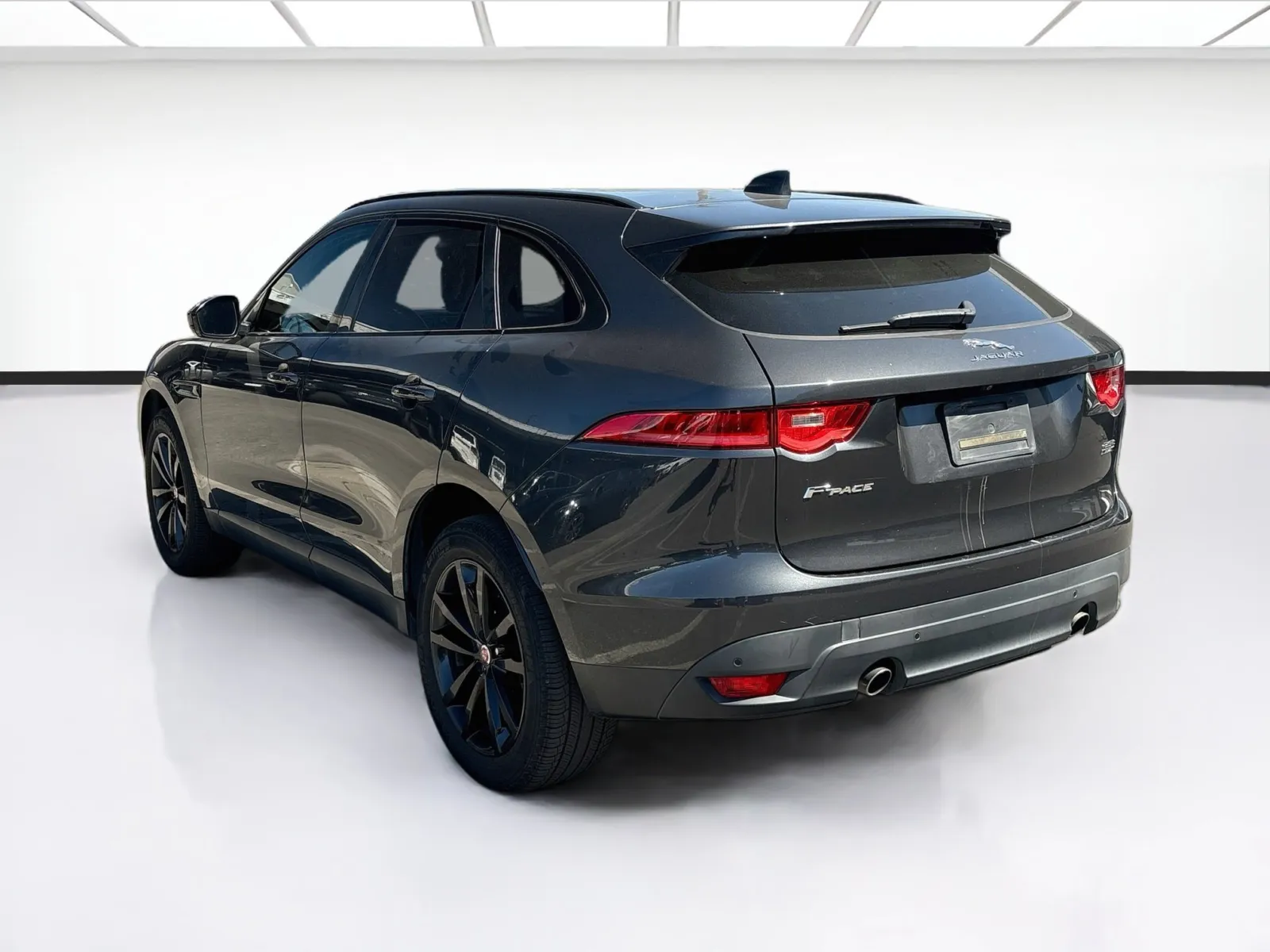 Jaguar F-PACE photo 6