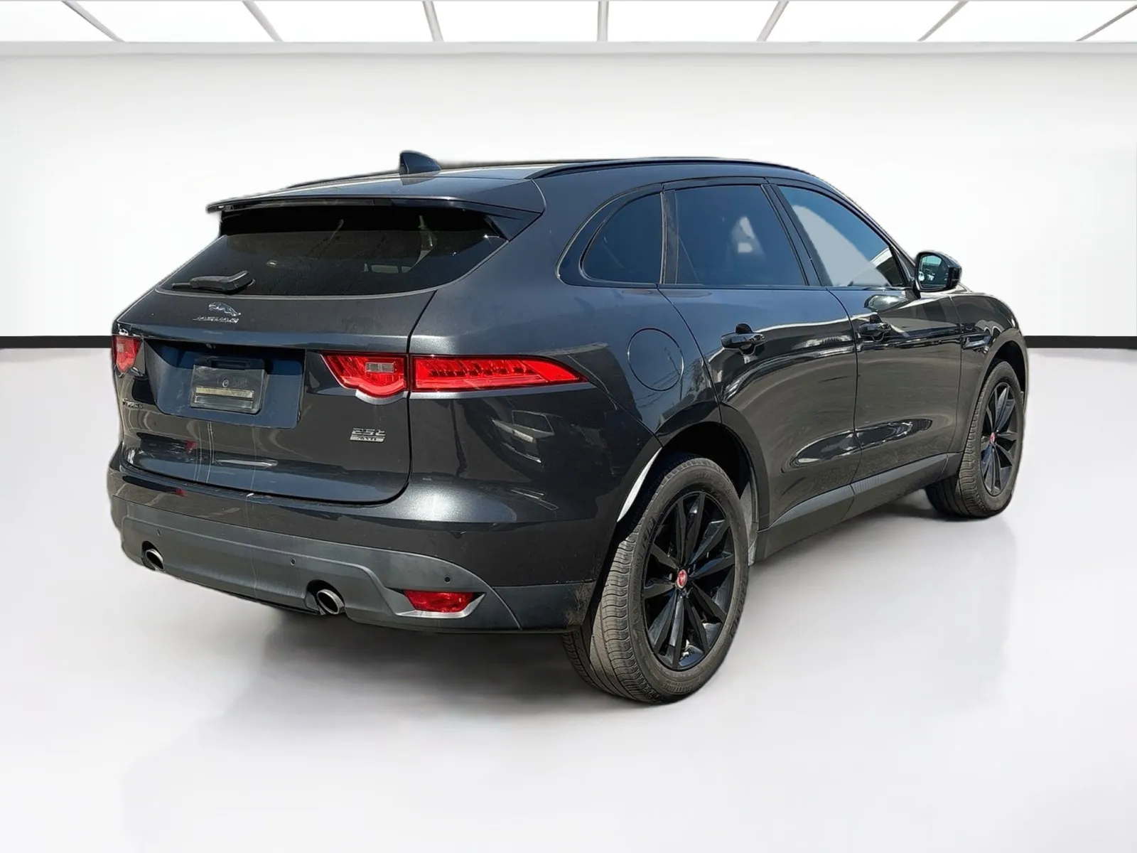 Jaguar F-PACE photo 4