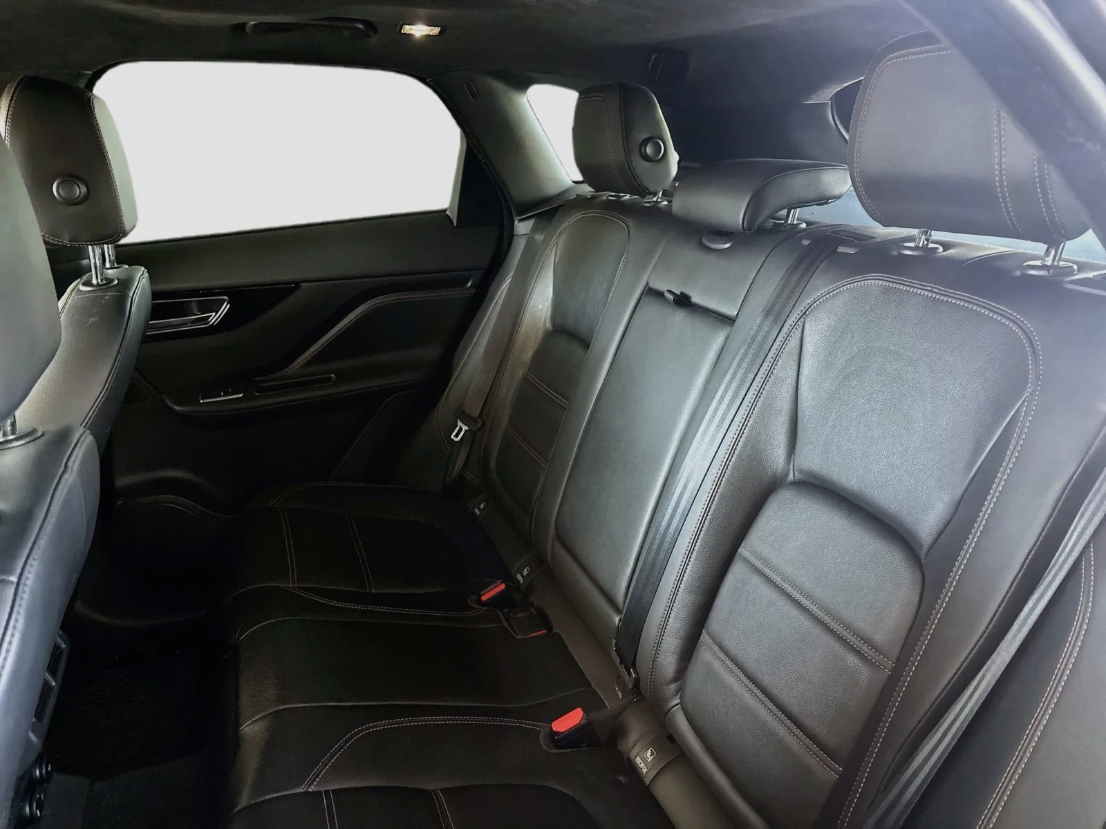 Jaguar F-PACE photo 18