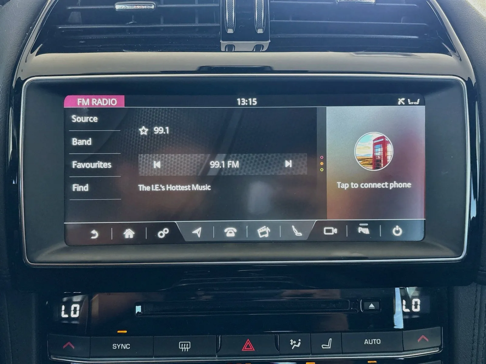 Jaguar F-PACE photo 24