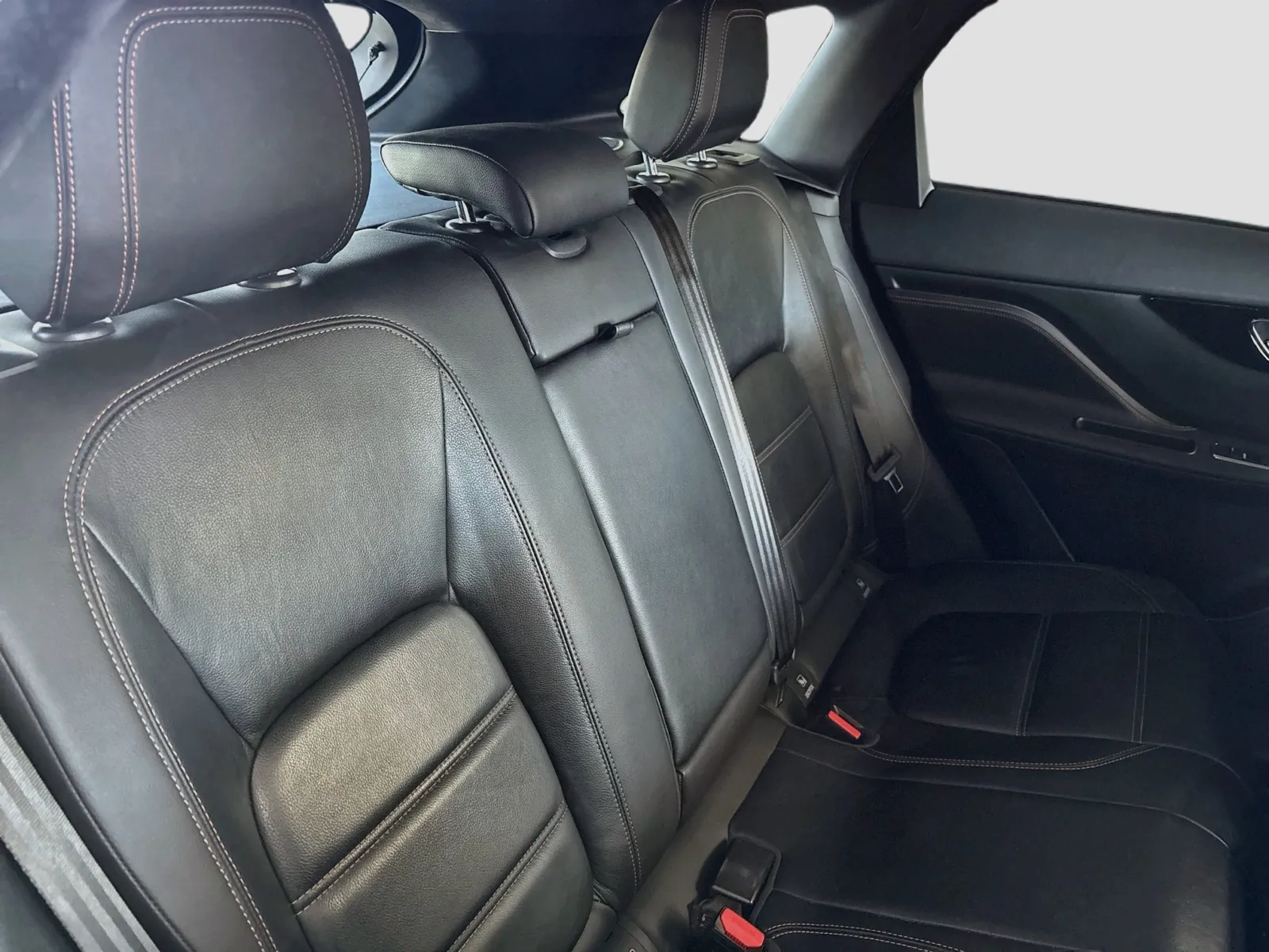 Jaguar F-PACE photo 20