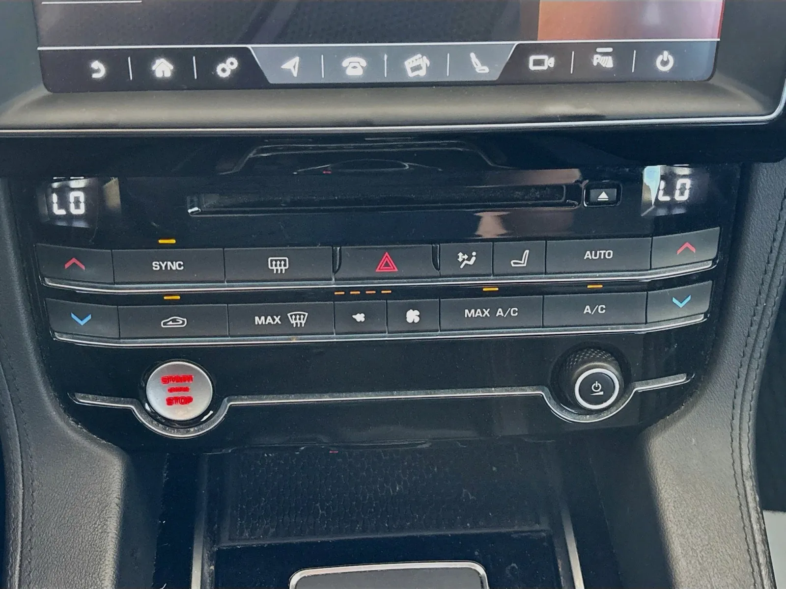 Jaguar F-PACE photo 12