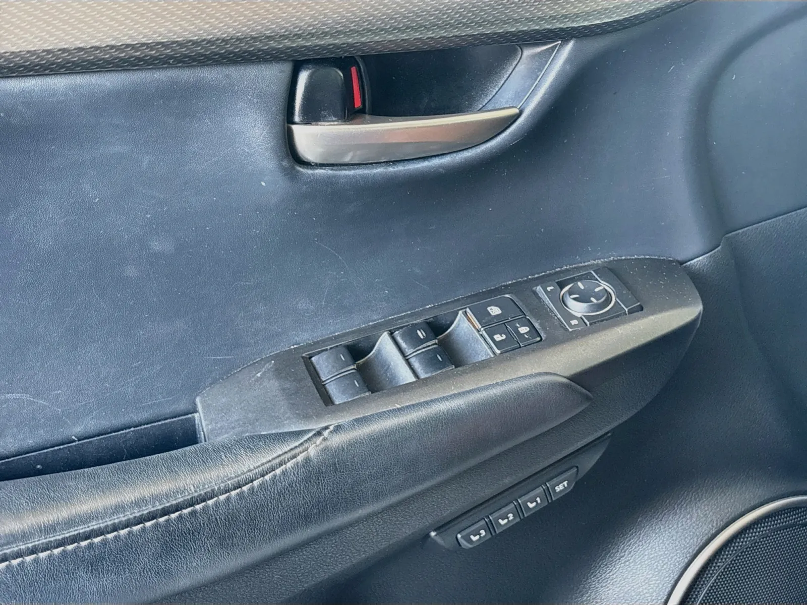 Lexus NX photo 14