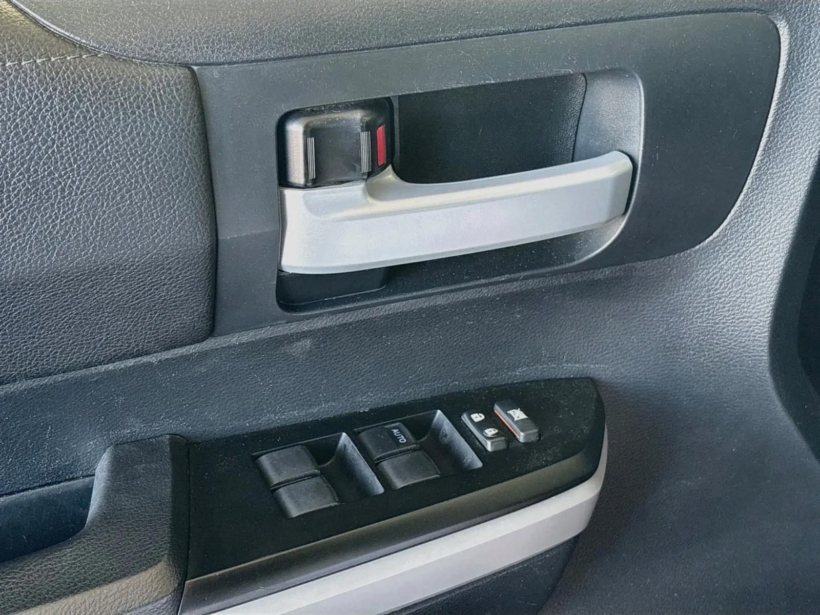 Toyota Tundra photo 13
