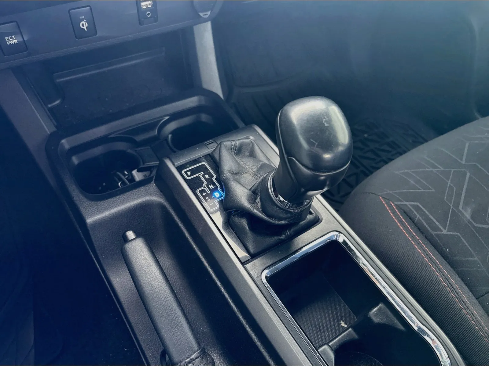 Toyota Tacoma photo 13