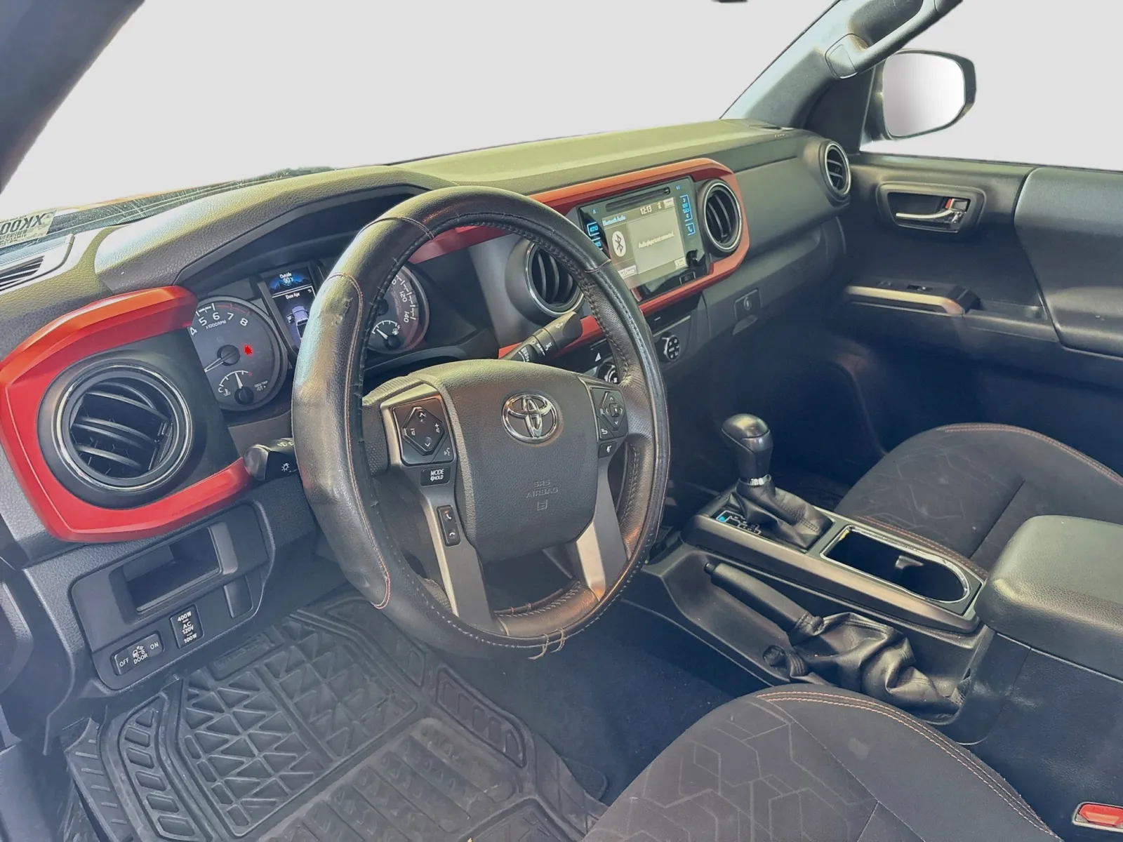 Toyota Tacoma photo 7