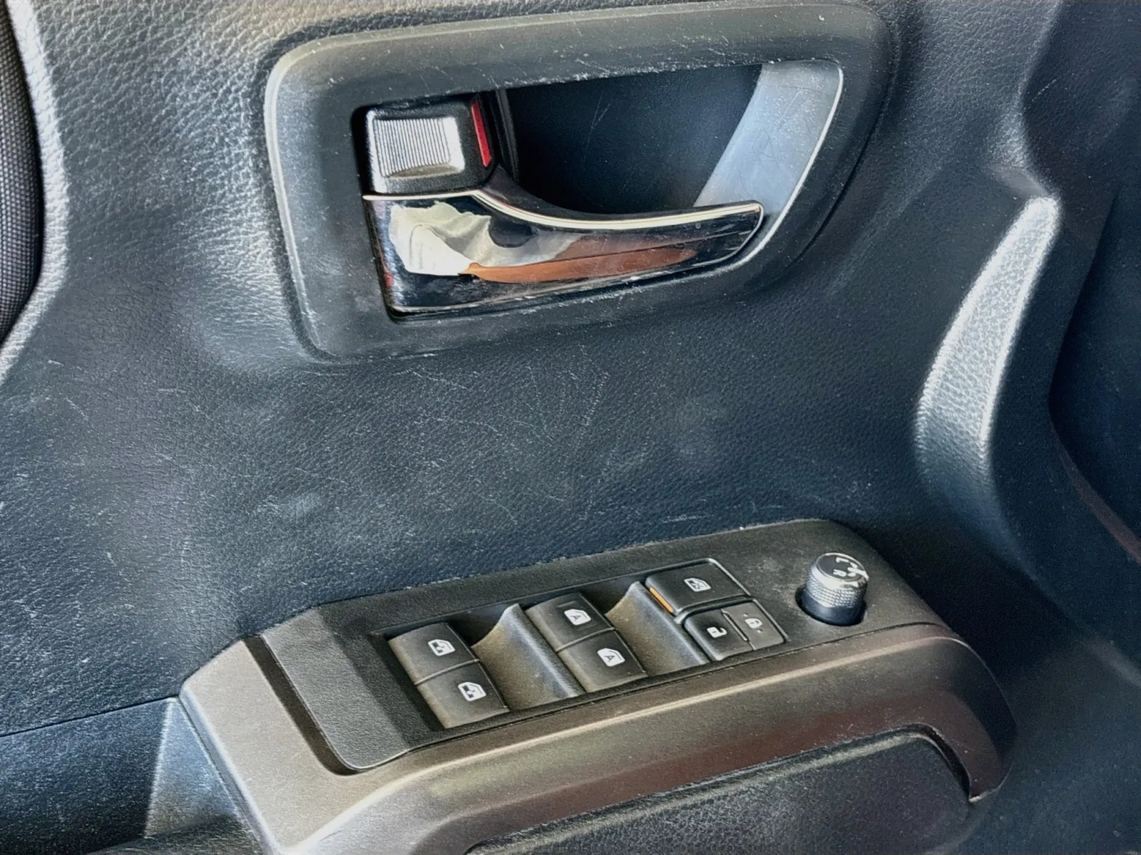 Toyota Tacoma photo 14