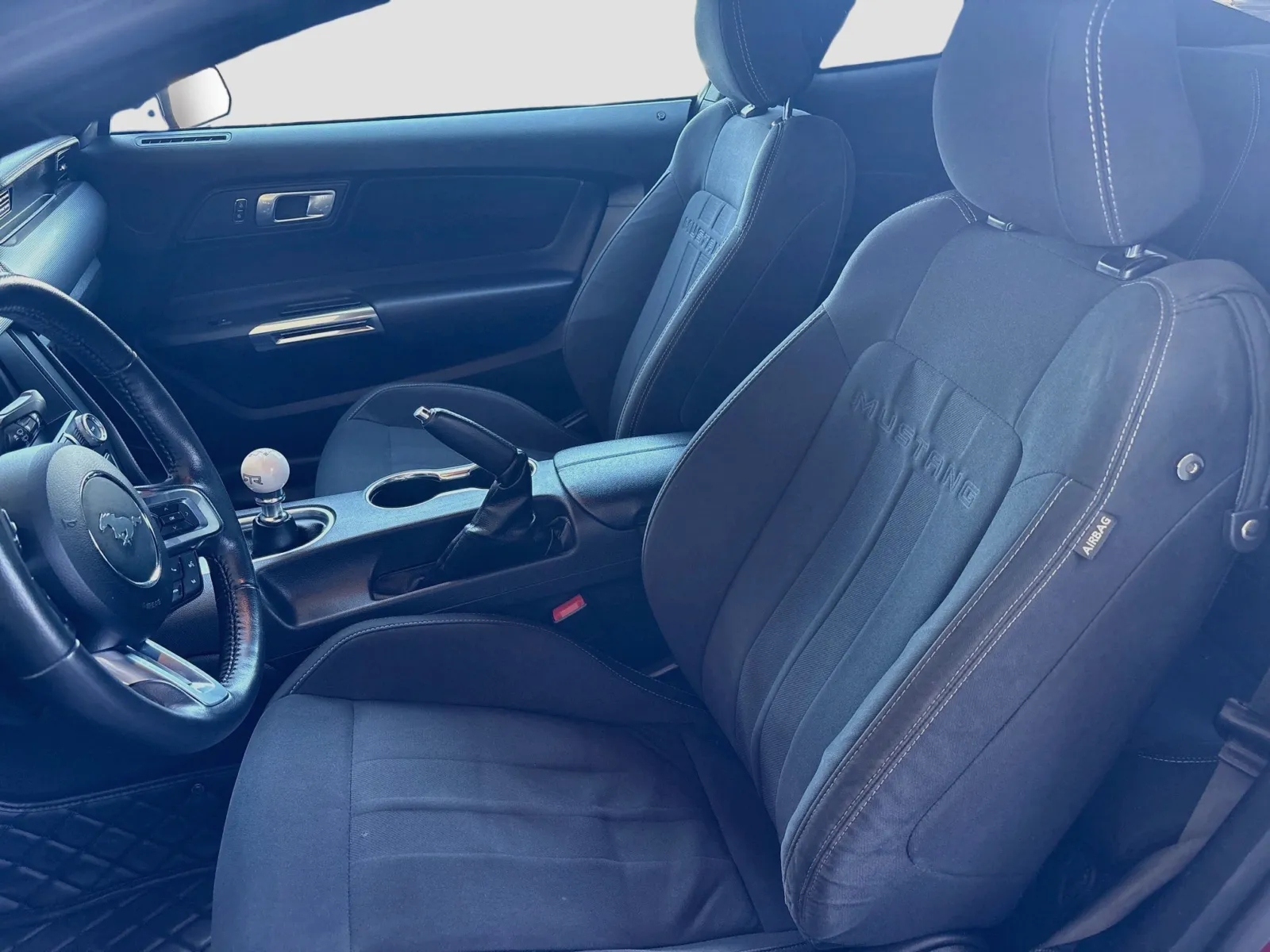 Ford Mustang photo 13