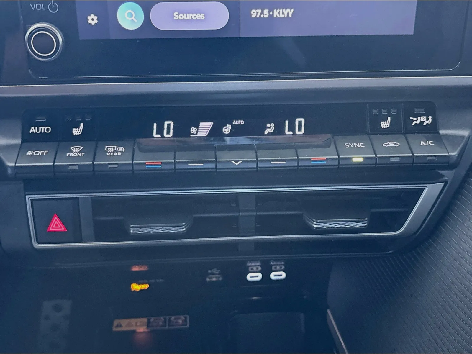 Toyota Camry photo 12