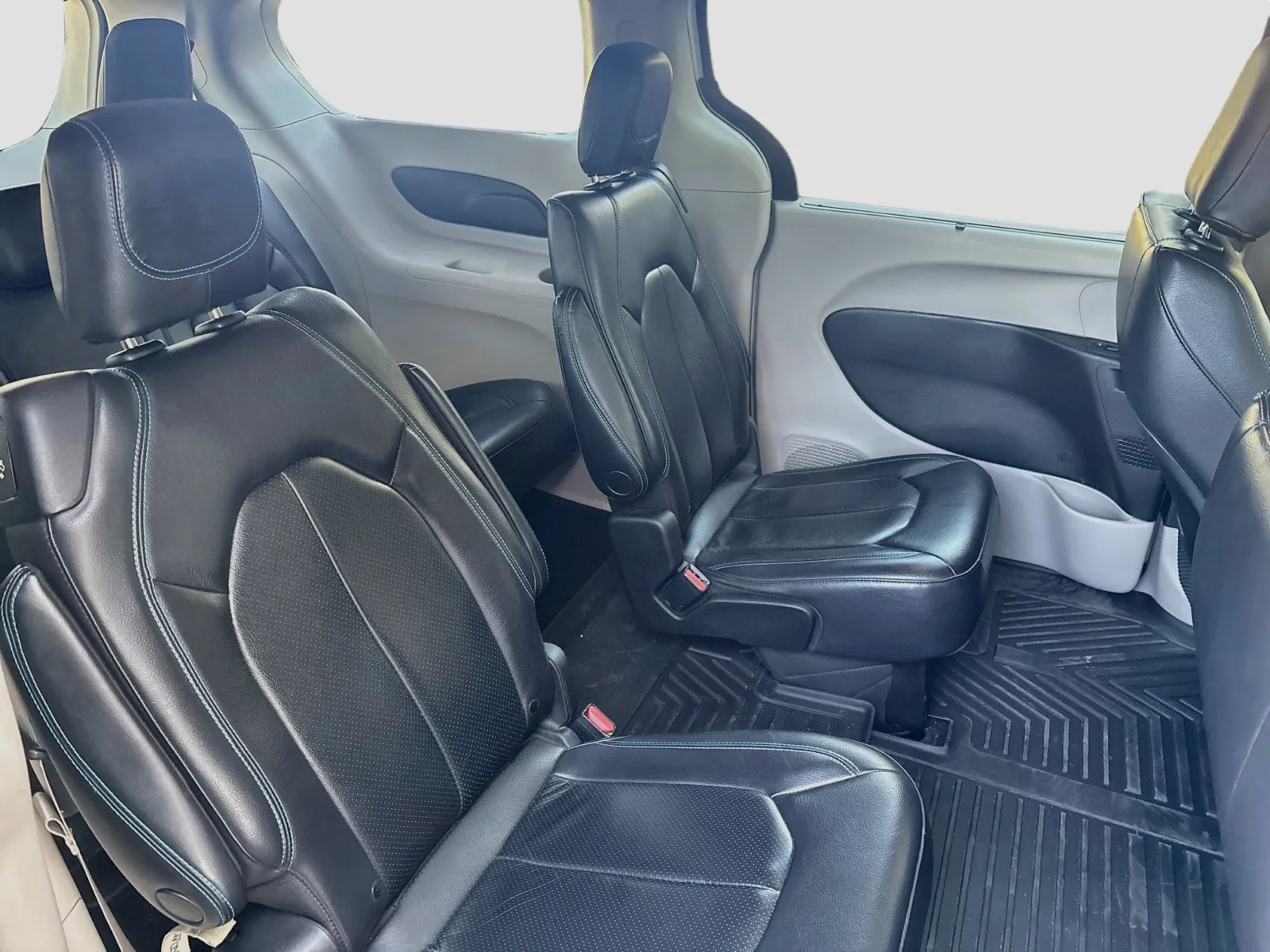 Chrysler Pacifica photo 20