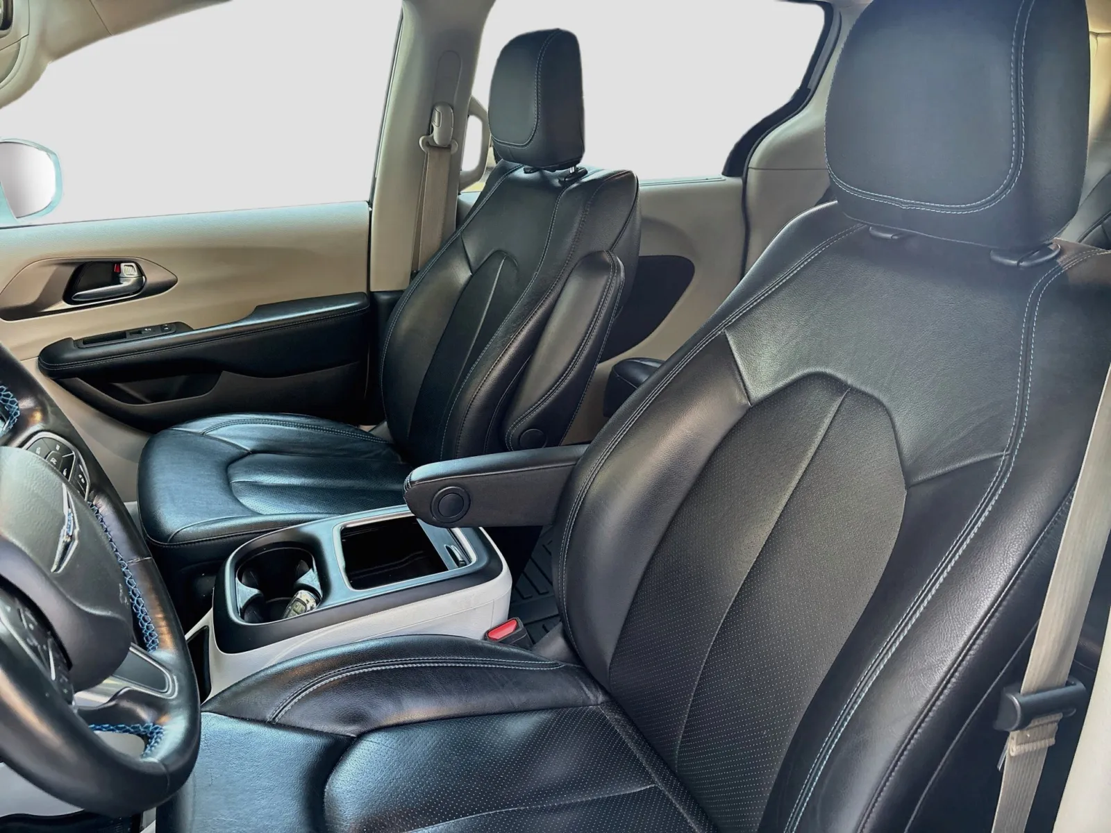 Chrysler Pacifica photo 14
