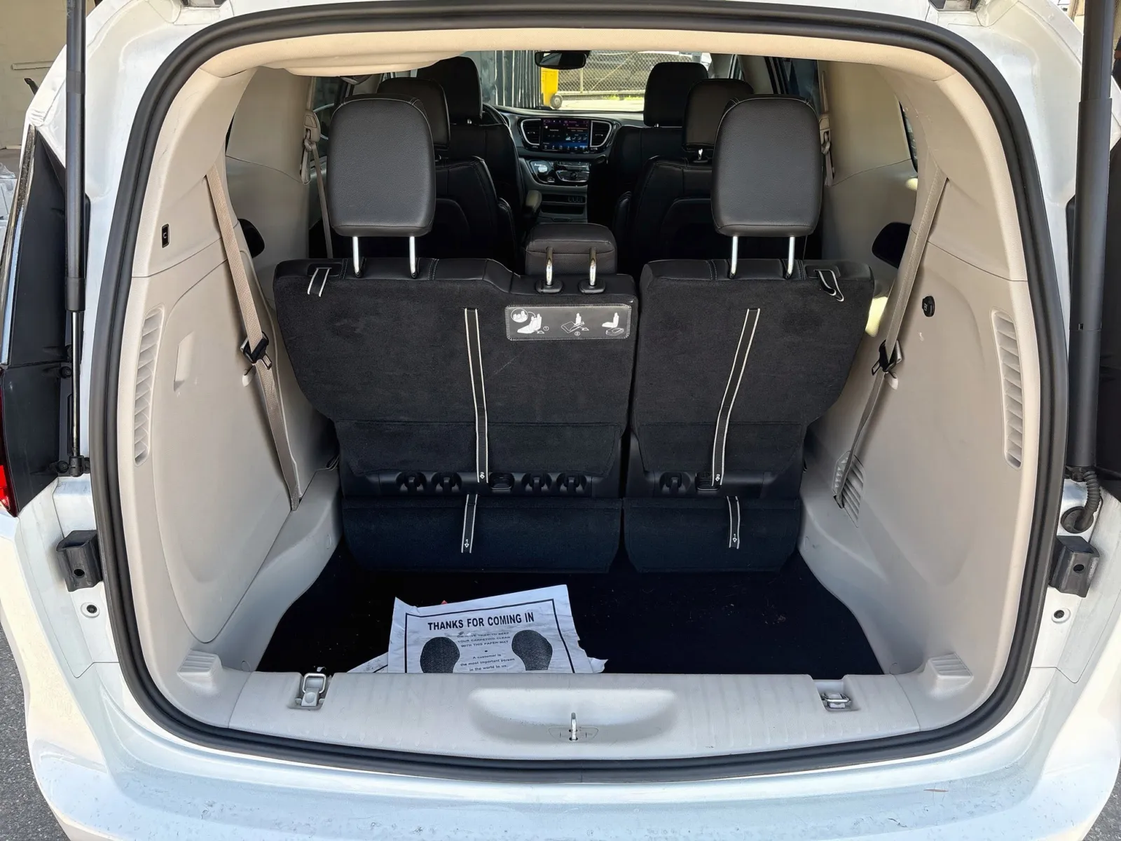 Chrysler Pacifica photo 18