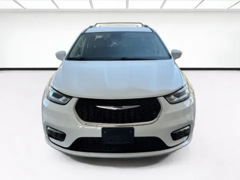 Photos of 2021 Chrysler Pacifica Touring L for sale in Fontana, CA at KarGenie