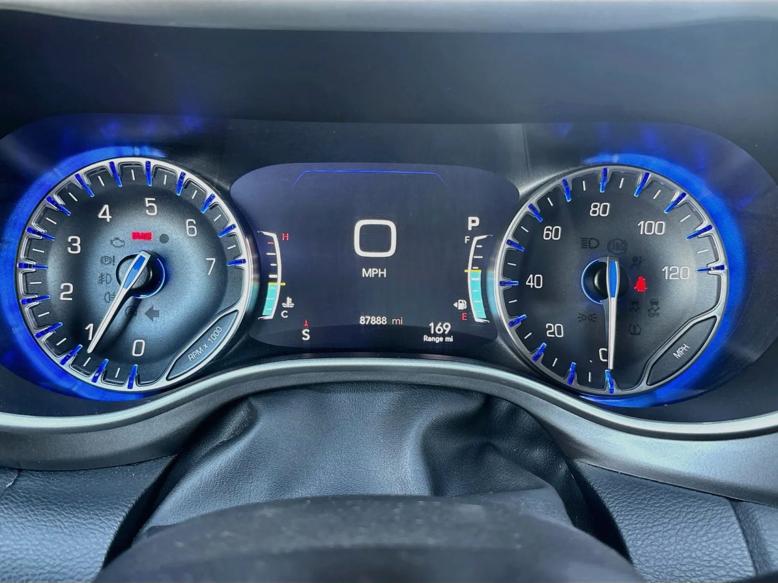 Chrysler Pacifica photo 8
