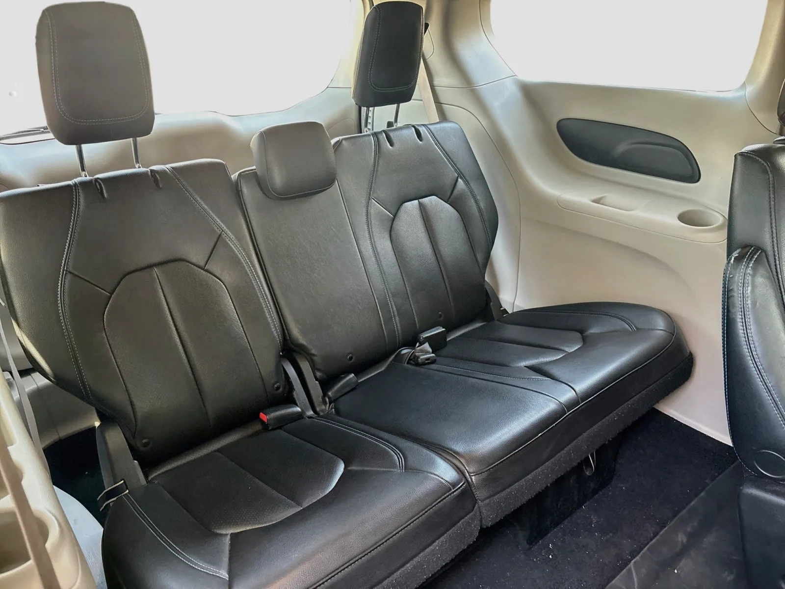 Chrysler Pacifica photo 19