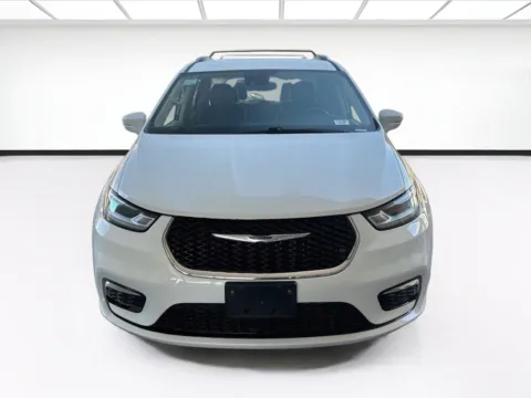 Photos of 2021 Chrysler Pacifica Touring L for sale in Fontana, CA at KarGenie