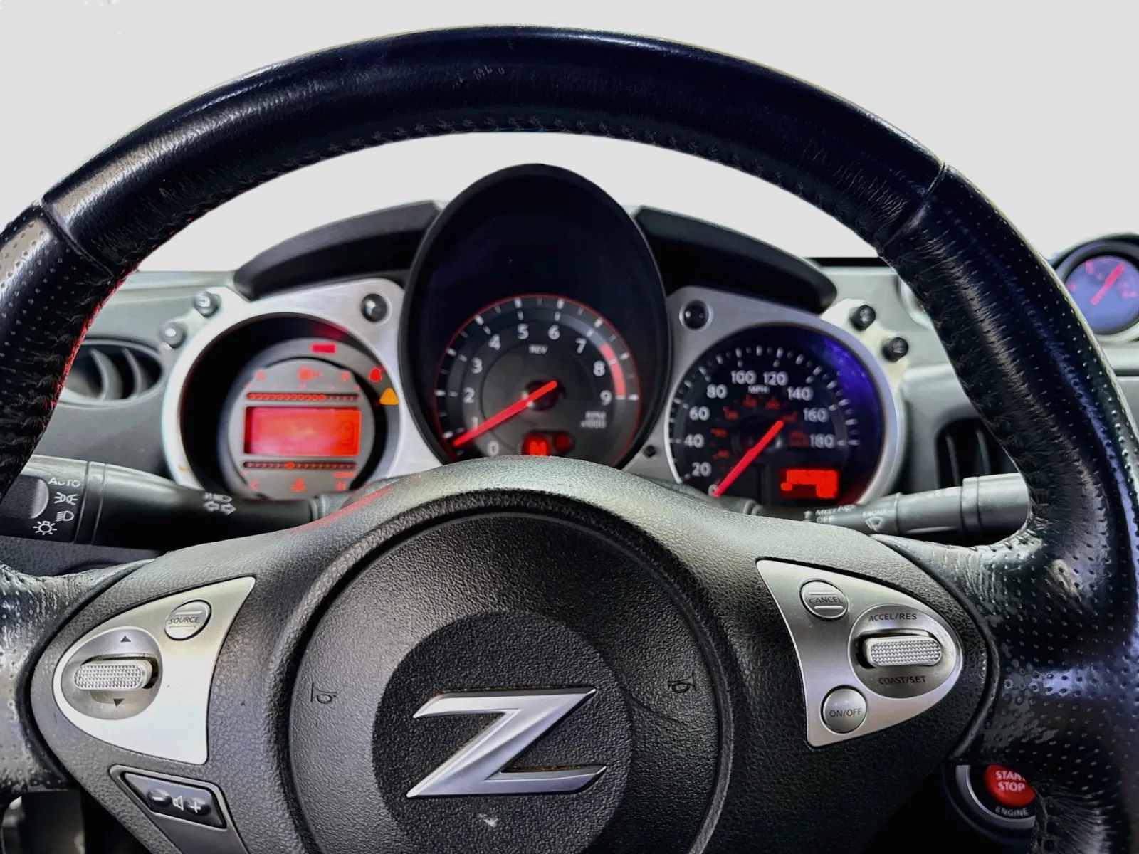 Nissan 370Z photo 7