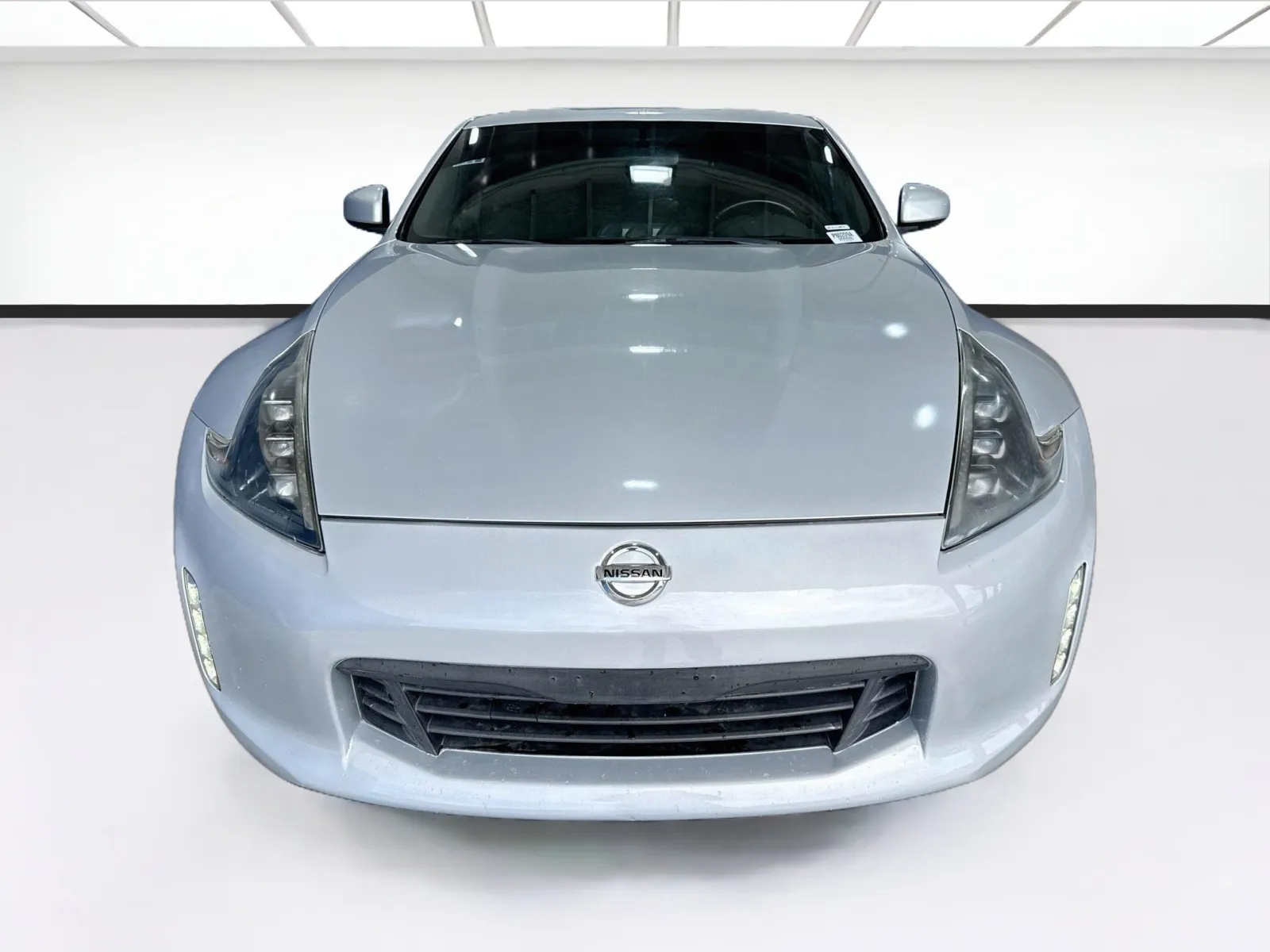 Nissan 370Z photo 2