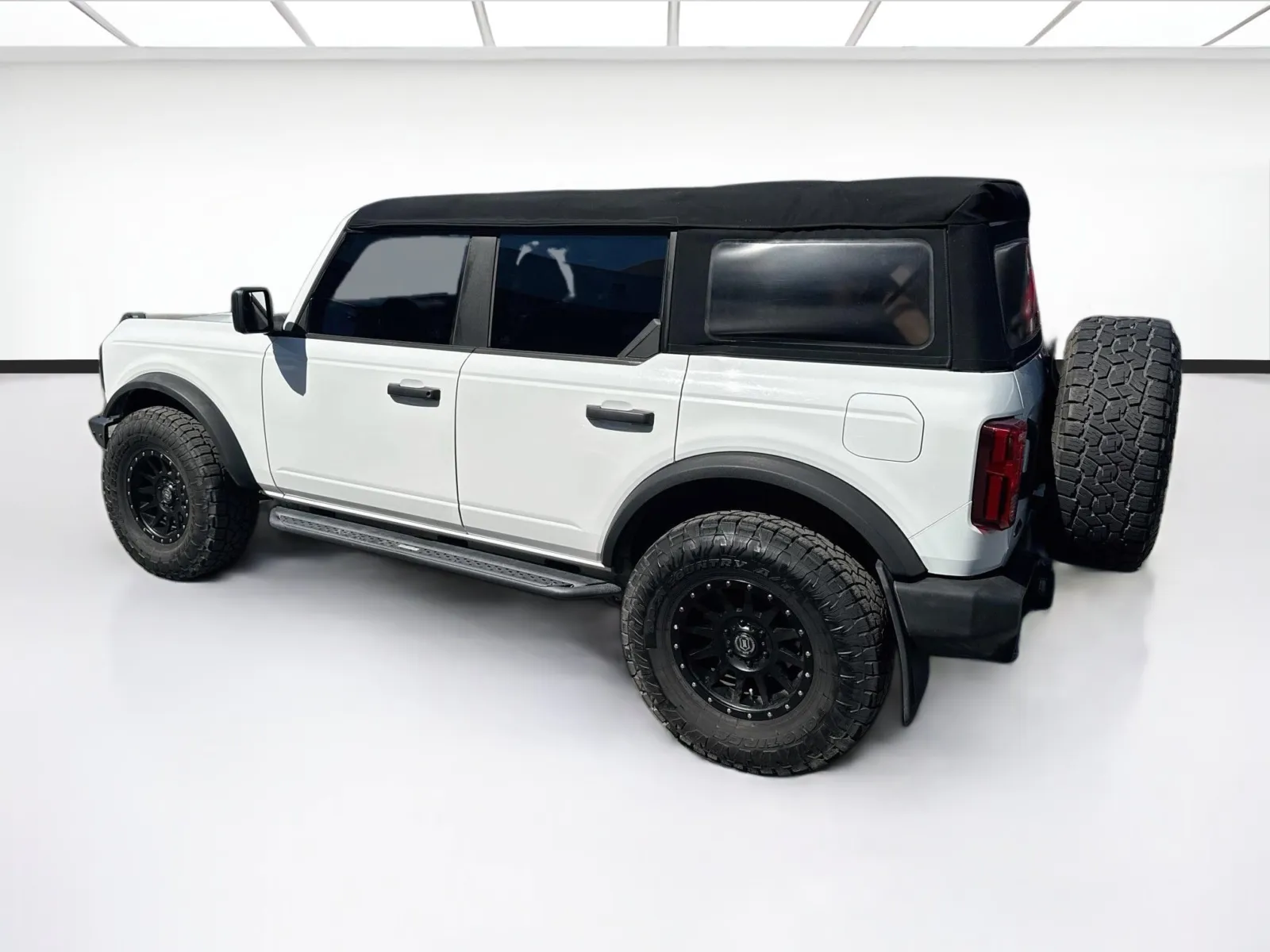 Ford Bronco photo 6