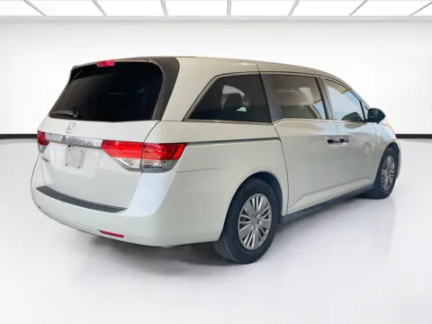 More photos of 2015 Honda Odyssey LX at KarGenie, CA