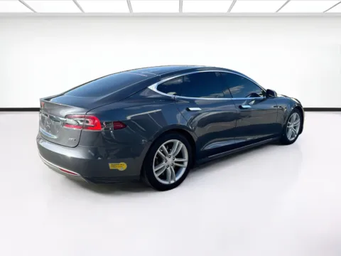 More photos of 2015 Tesla Model S P85D at KarGenie, CA
