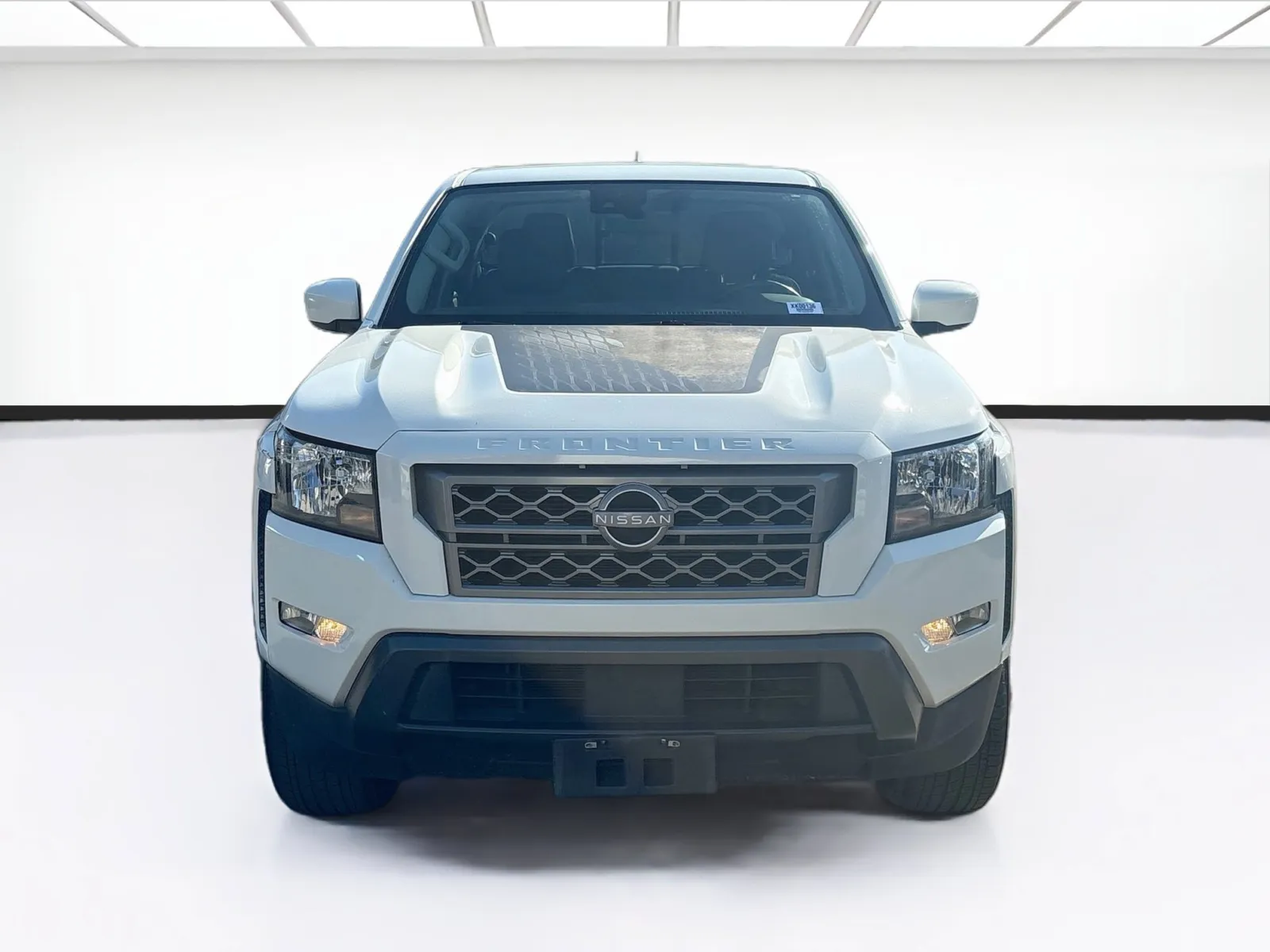 Nissan Frontier photo 2