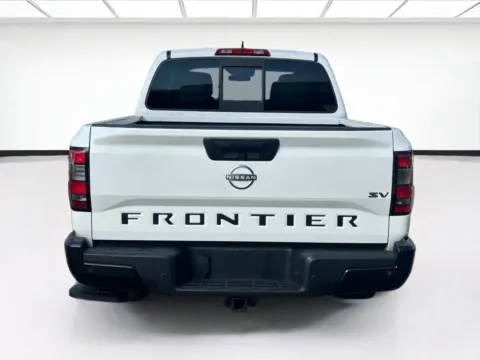 More photos of 2022 Nissan Frontier SV at KarGenie, CA