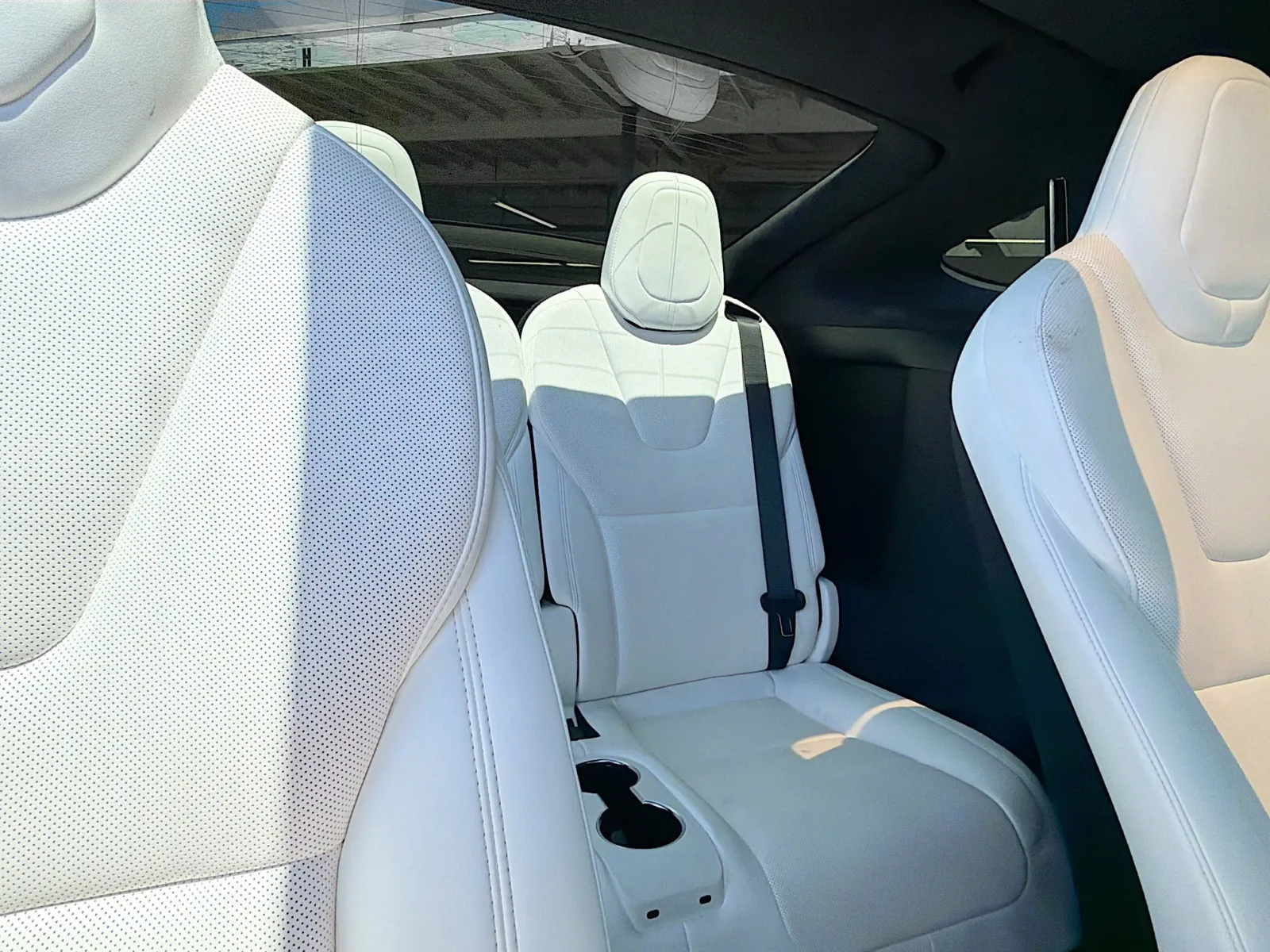 Tesla Model X photo 19