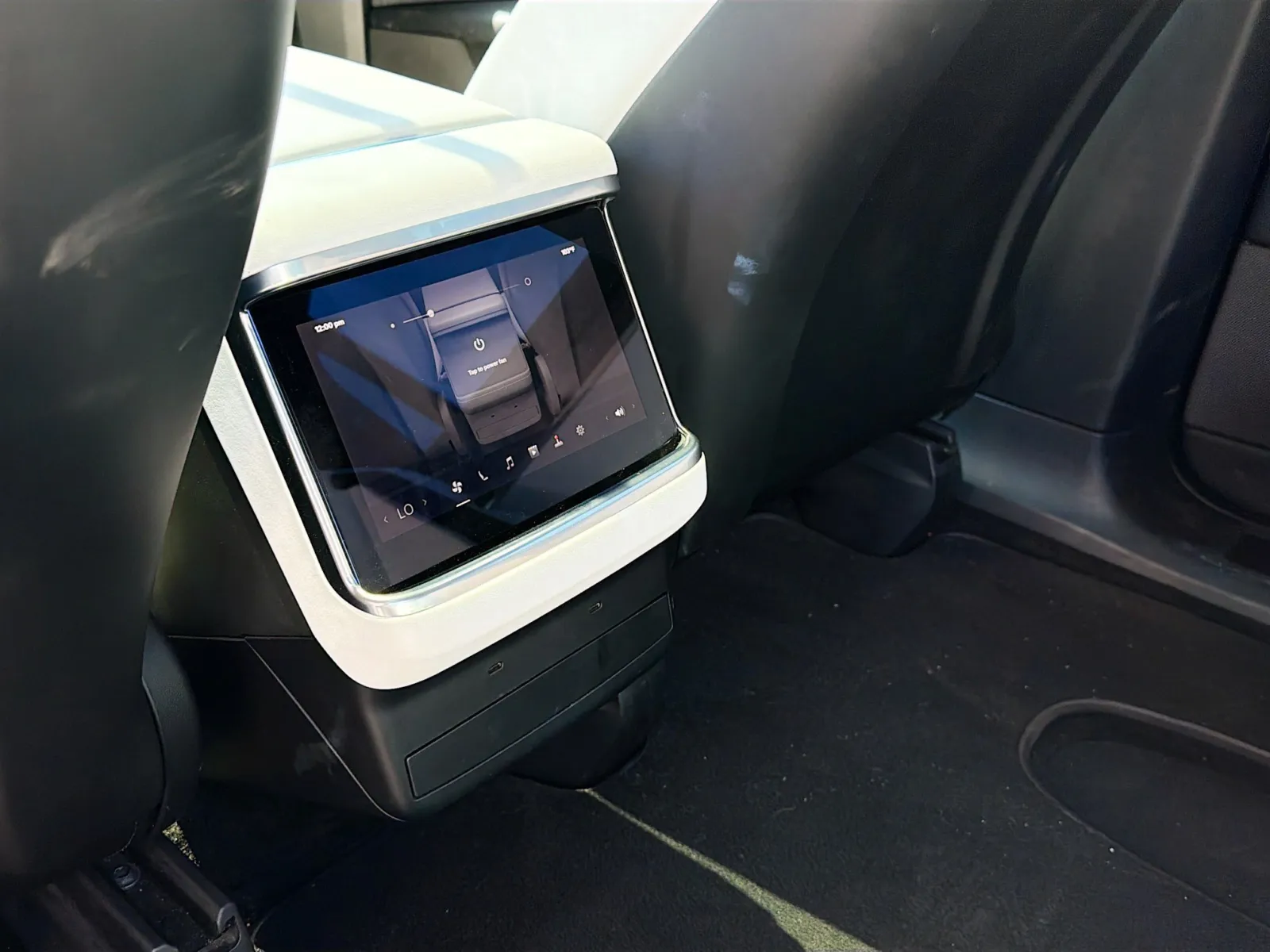 Tesla Model X photo 17