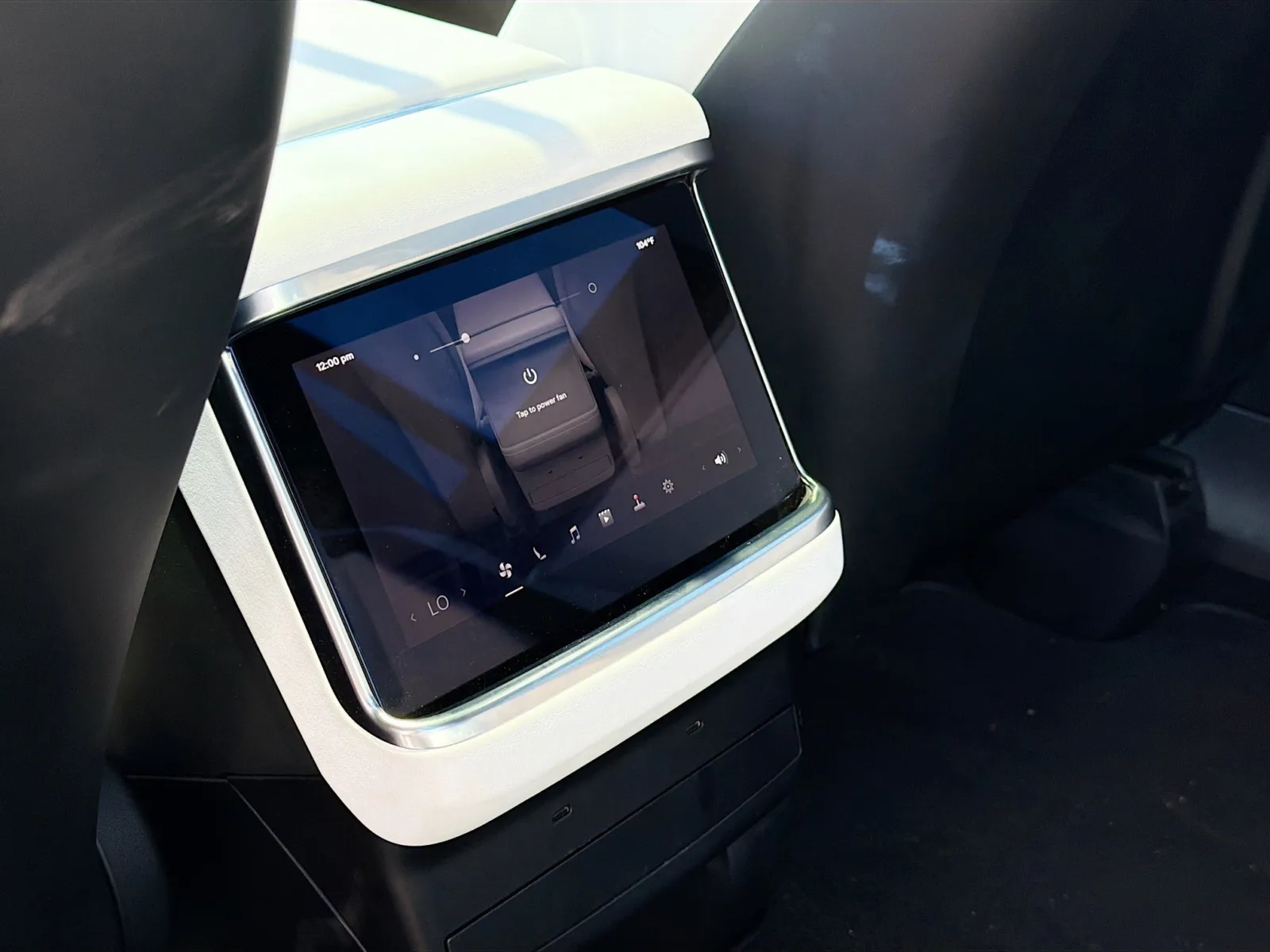 Tesla Model X photo 18
