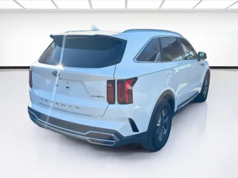 More photos of 2021 Kia Sorento Hybrid EX at KarGenie, CA