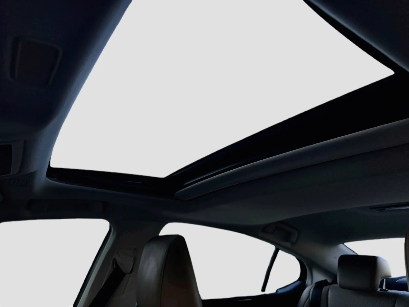 Lexus ES photo 14