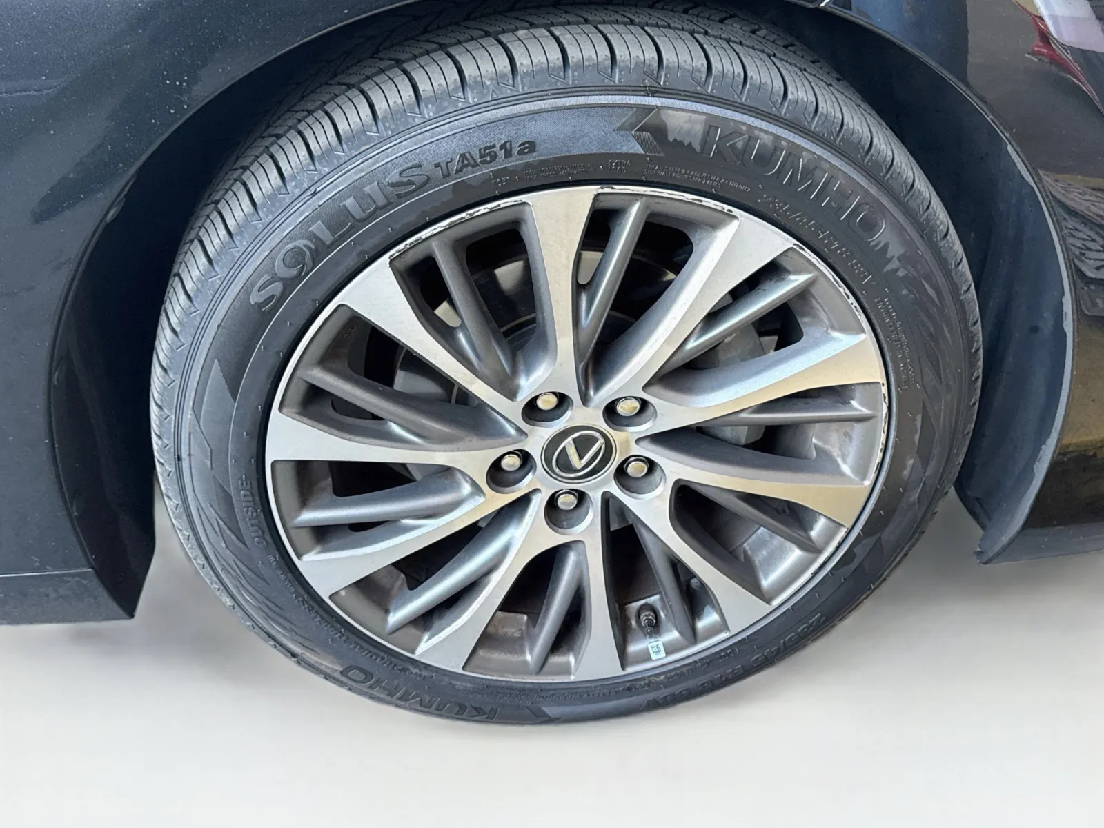 Lexus ES photo 20