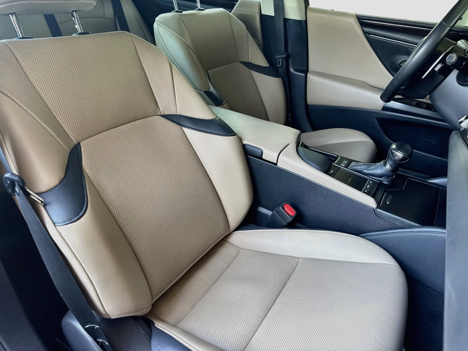Lexus ES photo 19