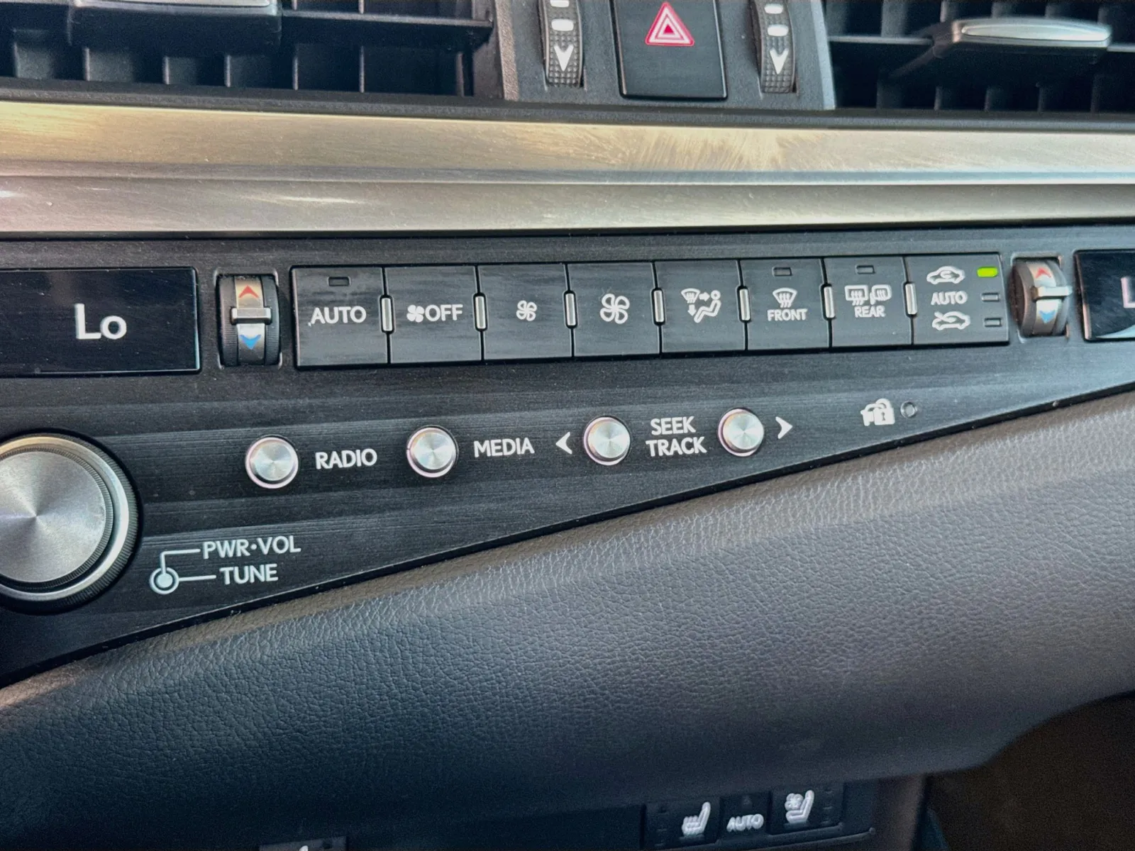 Lexus ES photo 12