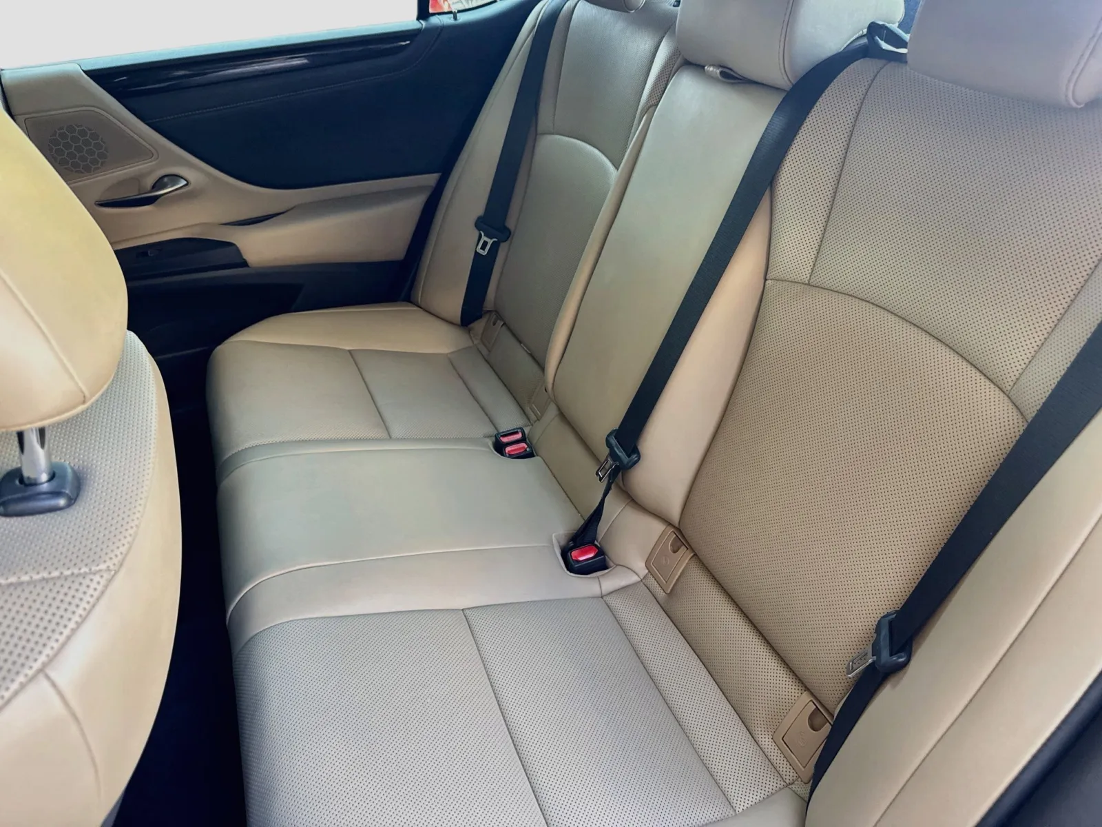 Lexus ES photo 16