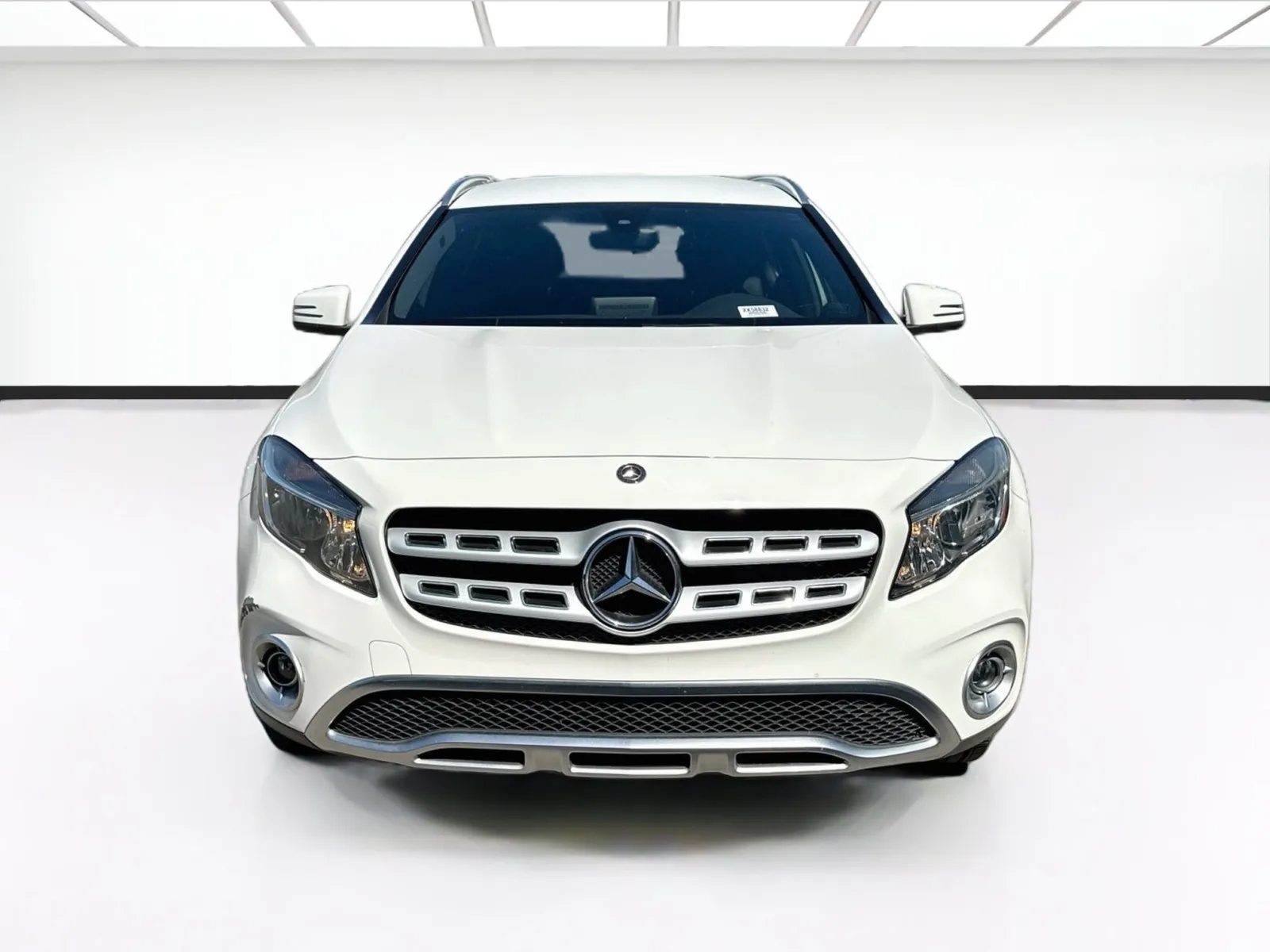 Mercedes-Benz GLA photo 2